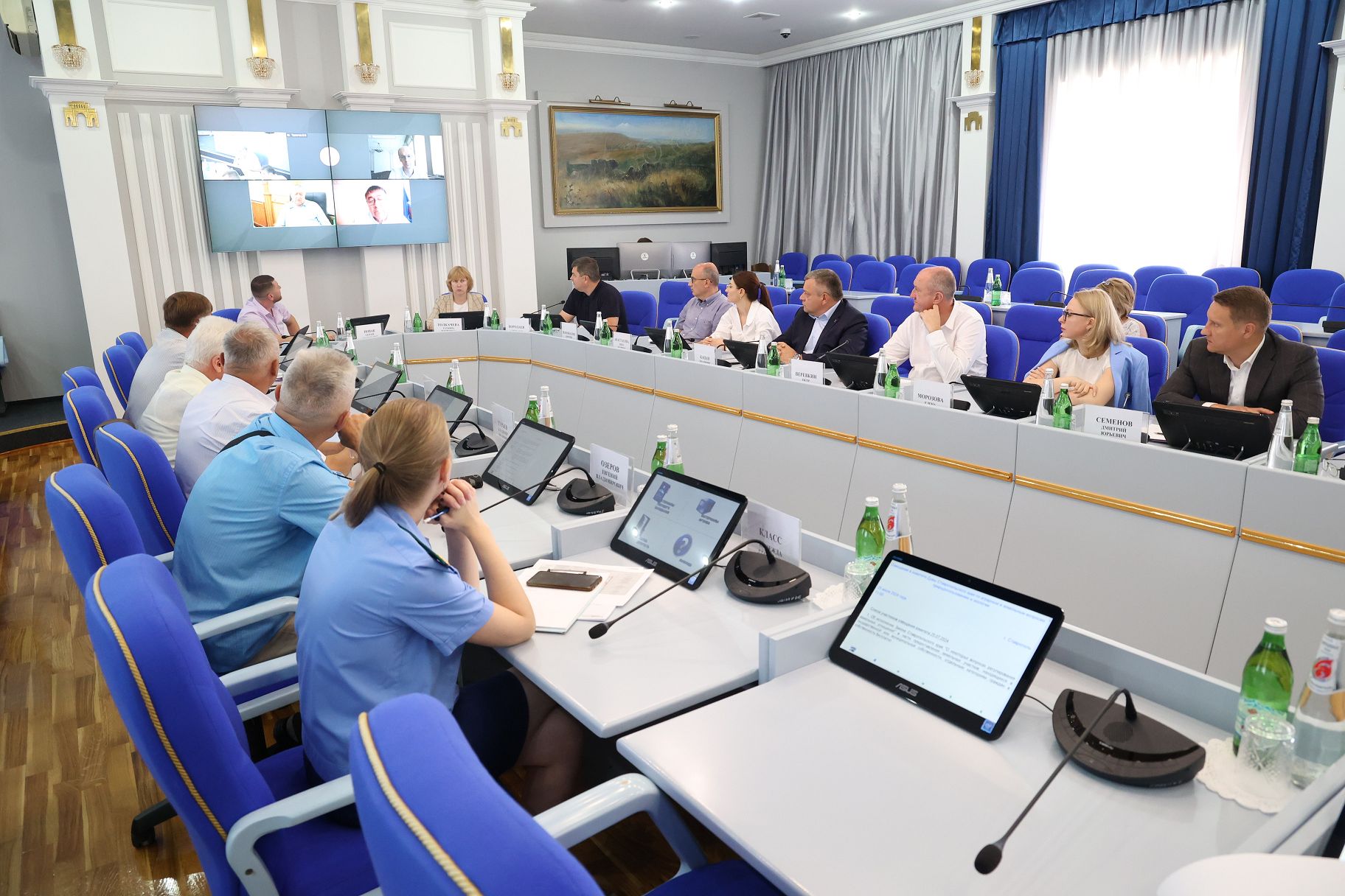 Исполнение краевого закона «О некоторых вопросах регулирования земельных отношений» рассмотрели в Думе Ставрополья