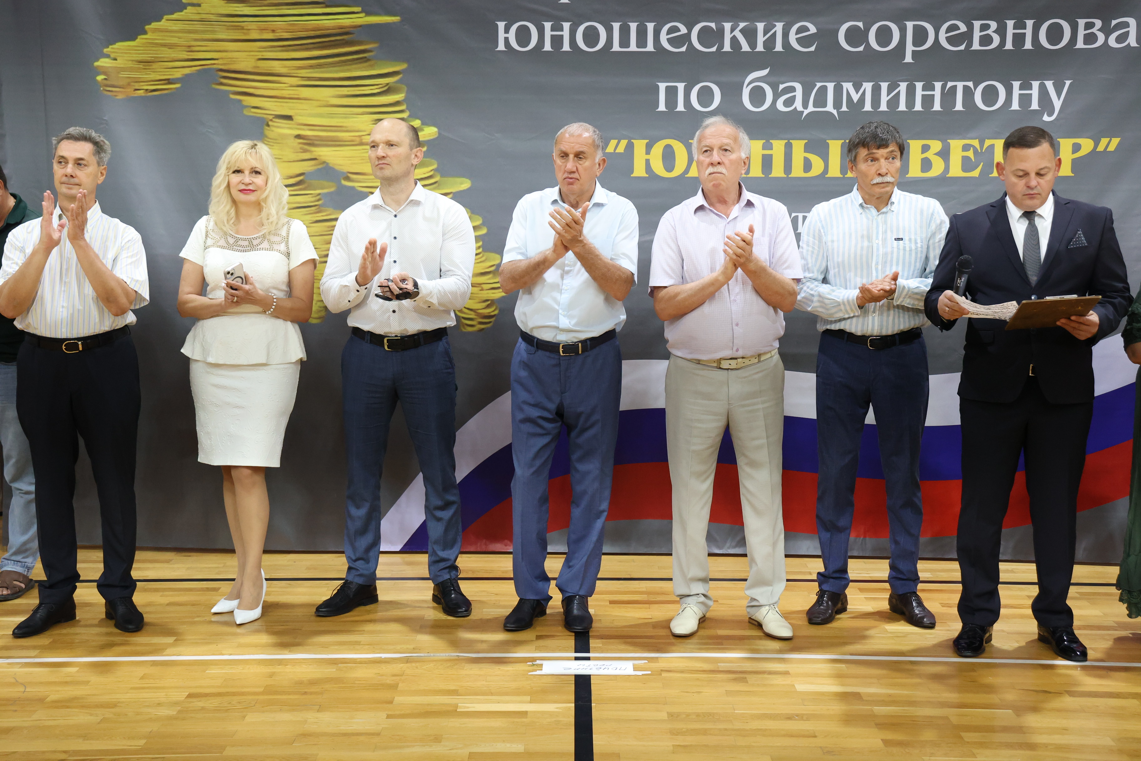 В Ставрополе стартовал всероссийский юниорский и юношеский турнир по бадминтону «Южный ветер»