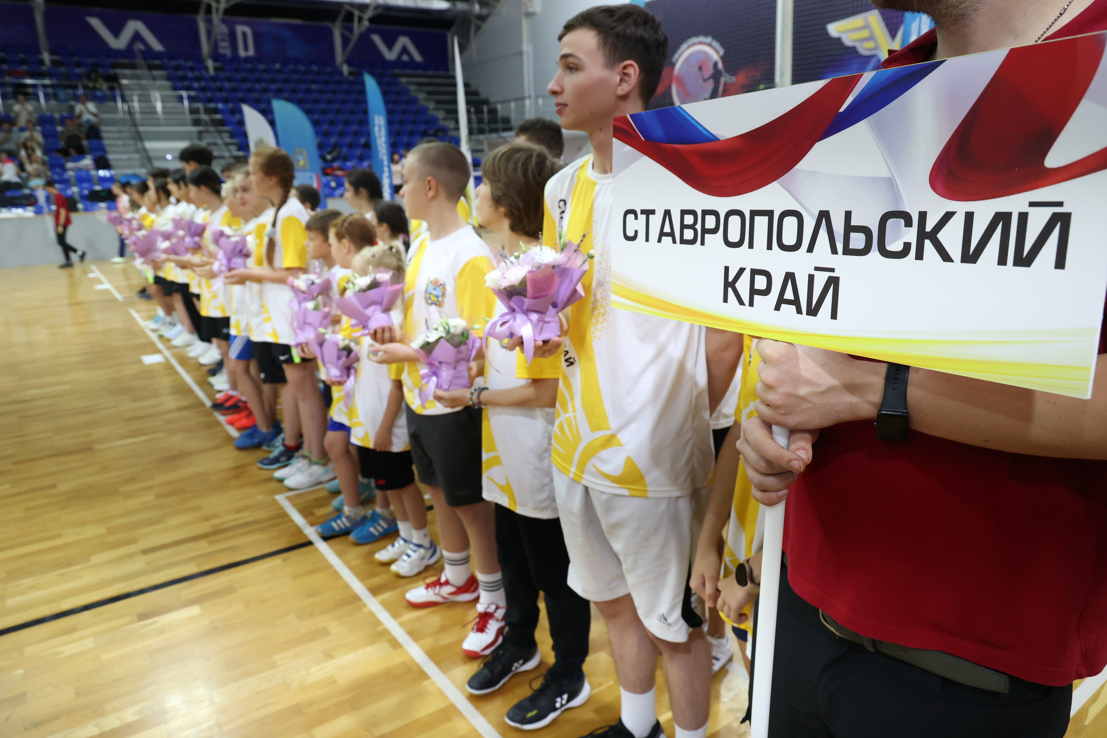 В Ставрополе стартовал всероссийский юниорский и юношеский турнир по бадминтону «Южный ветер»