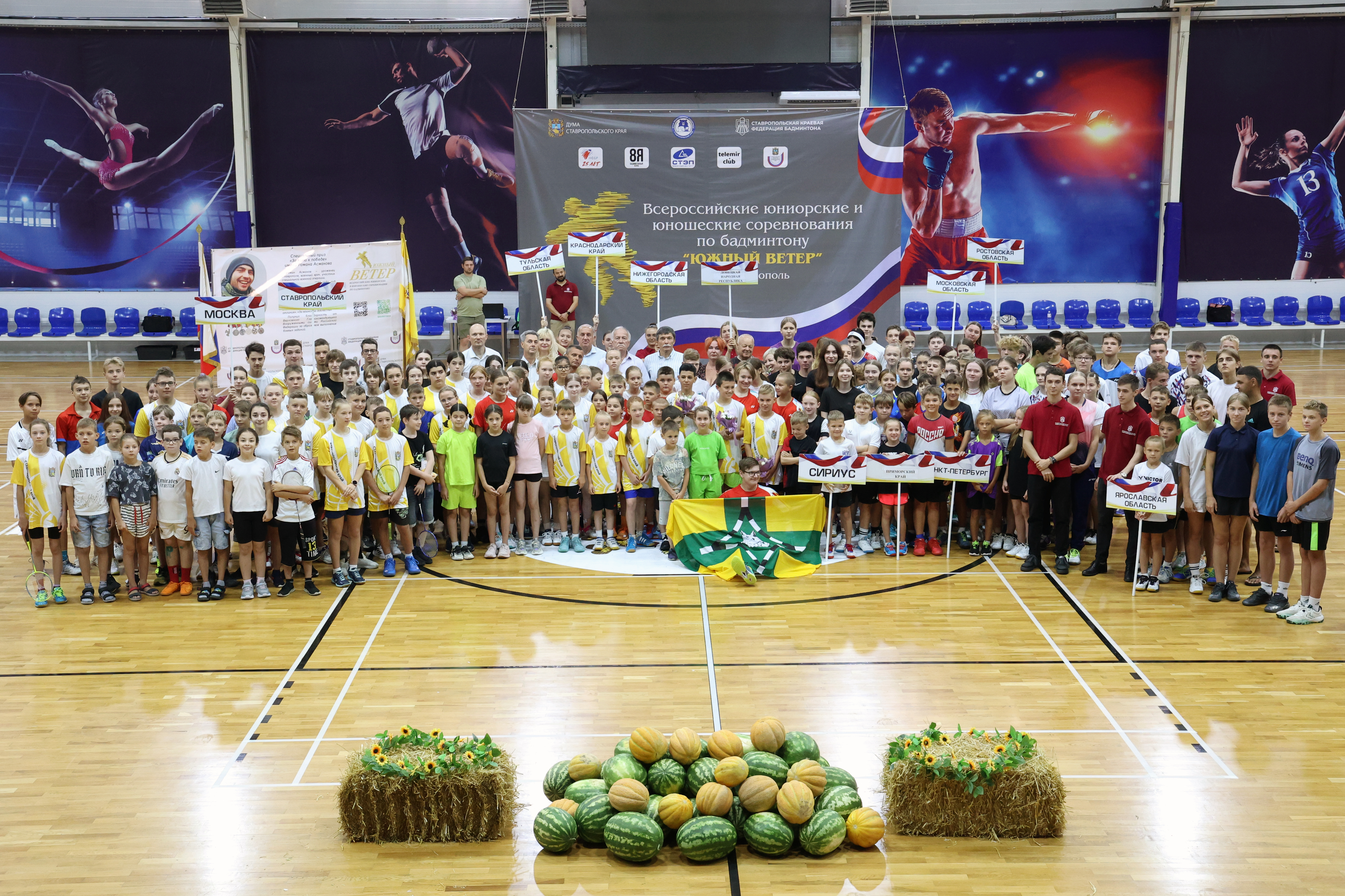 В Ставрополе стартовал всероссийский юниорский и юношеский турнир по бадминтону «Южный ветер»