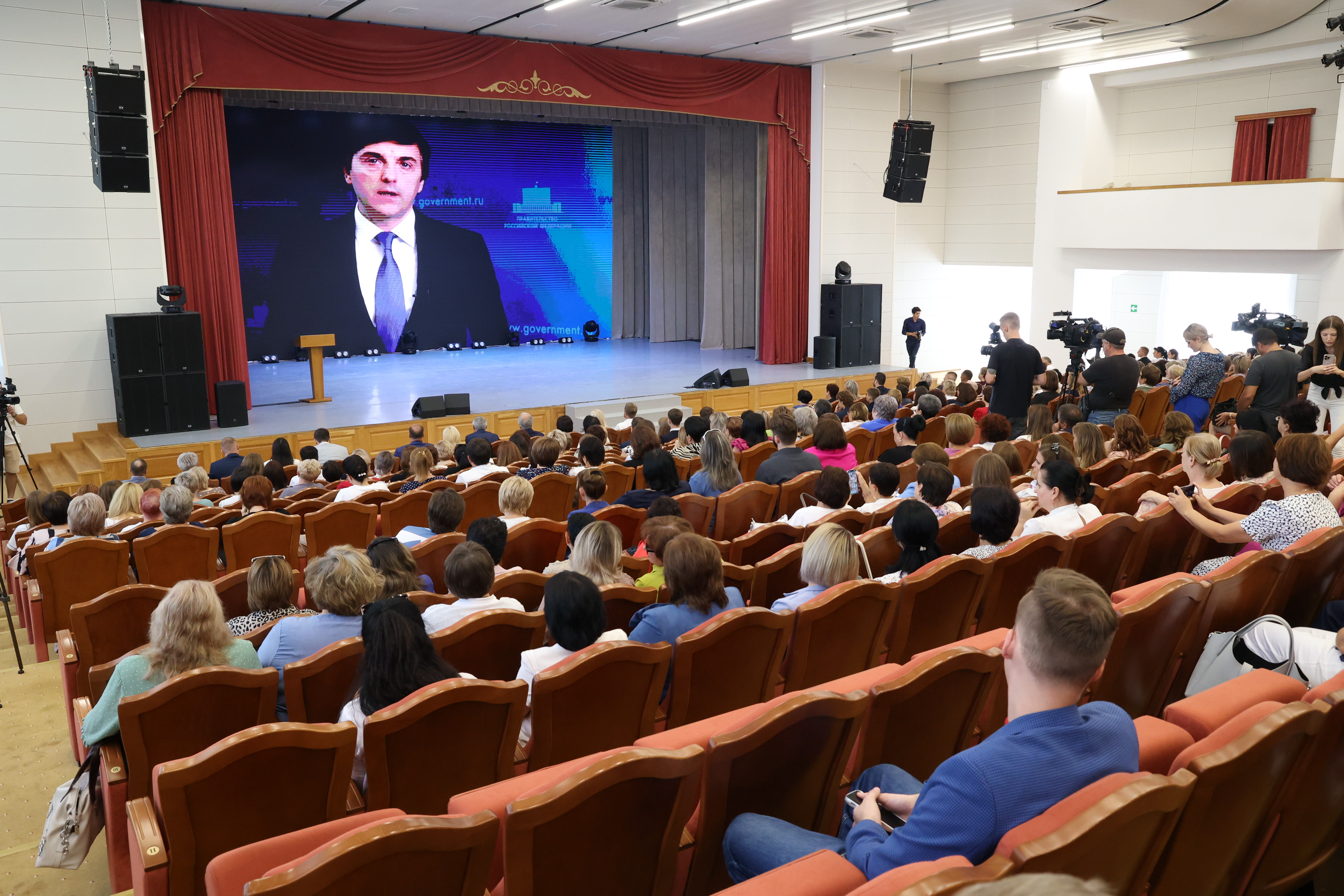 Николай Великдань: Учителя формируют облик современного человека, способного взять ответственность за судьбу Отечества