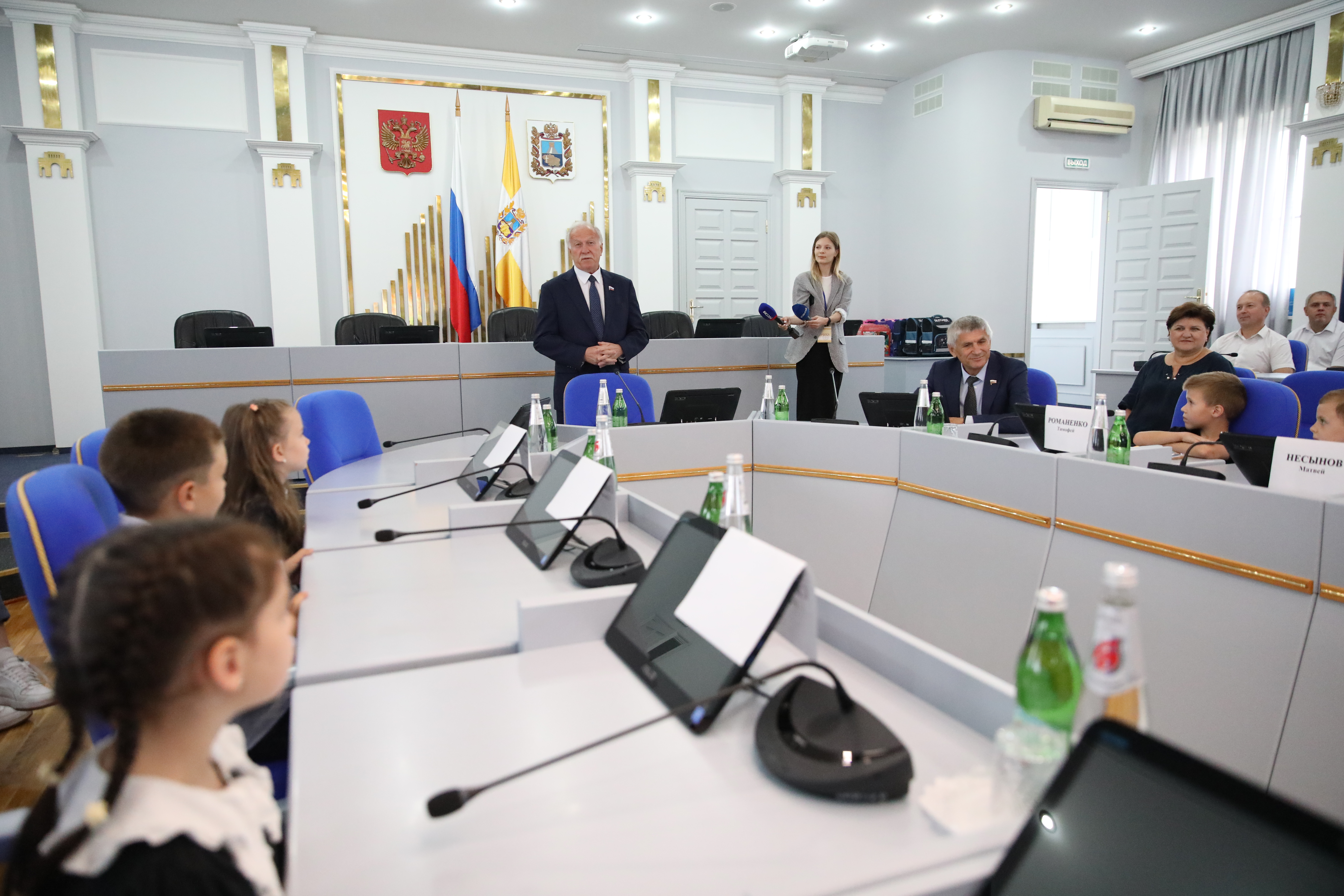 Николай Великдань вручил портфели будущим первоклассникам