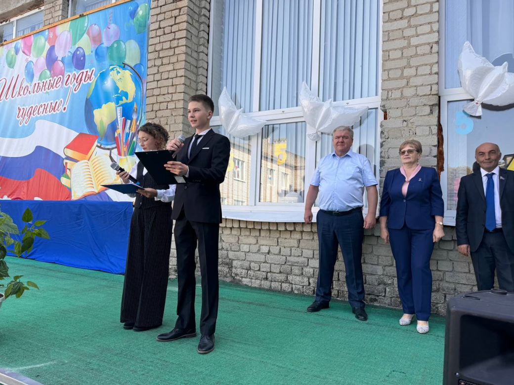 Краевые депутаты поздравили школьников Ставрополья с новым учебным годом