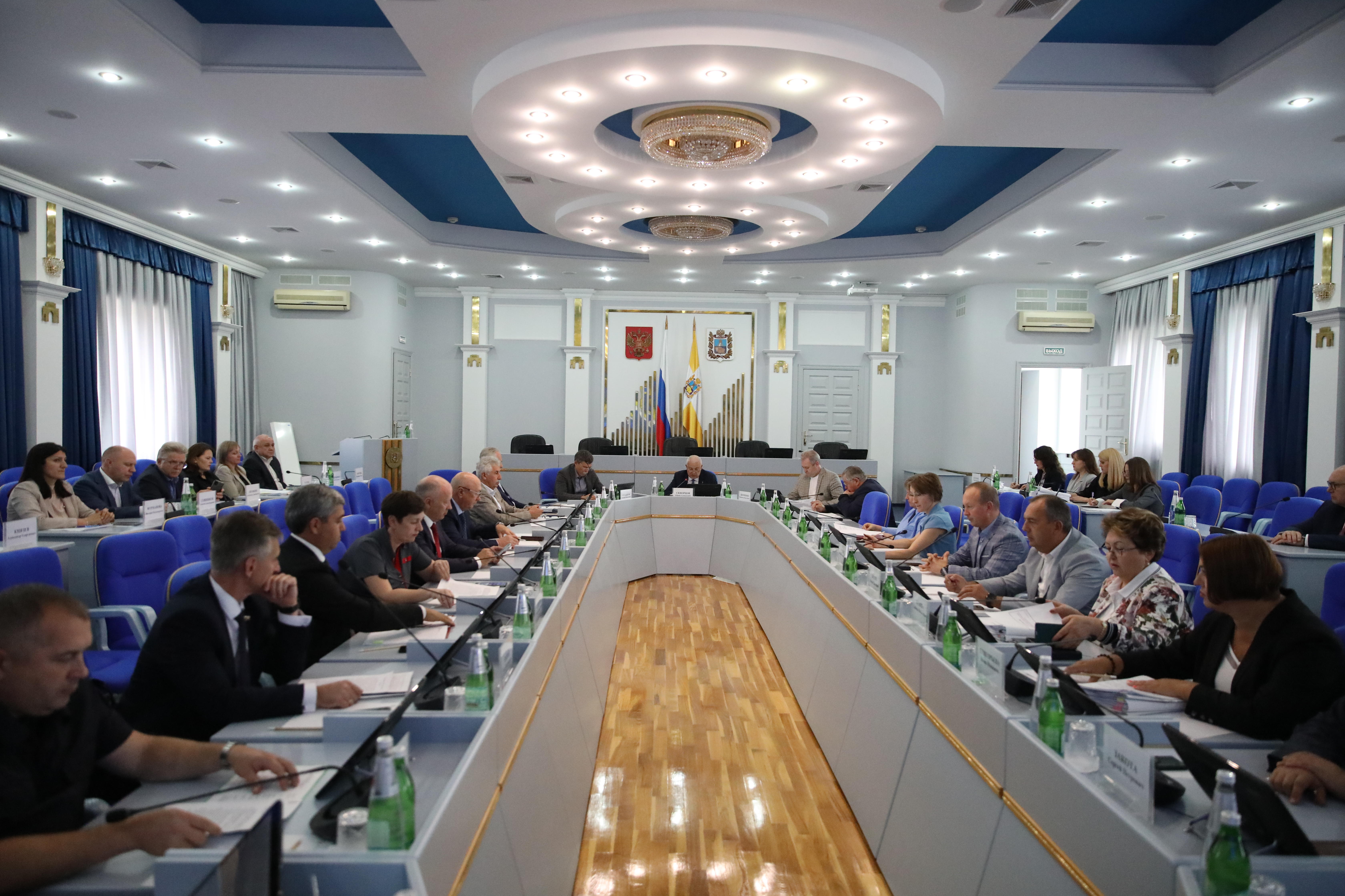 Поправка в Устав Ставропольского края, увеличение числа мировых судей, новый член Общественной палаты