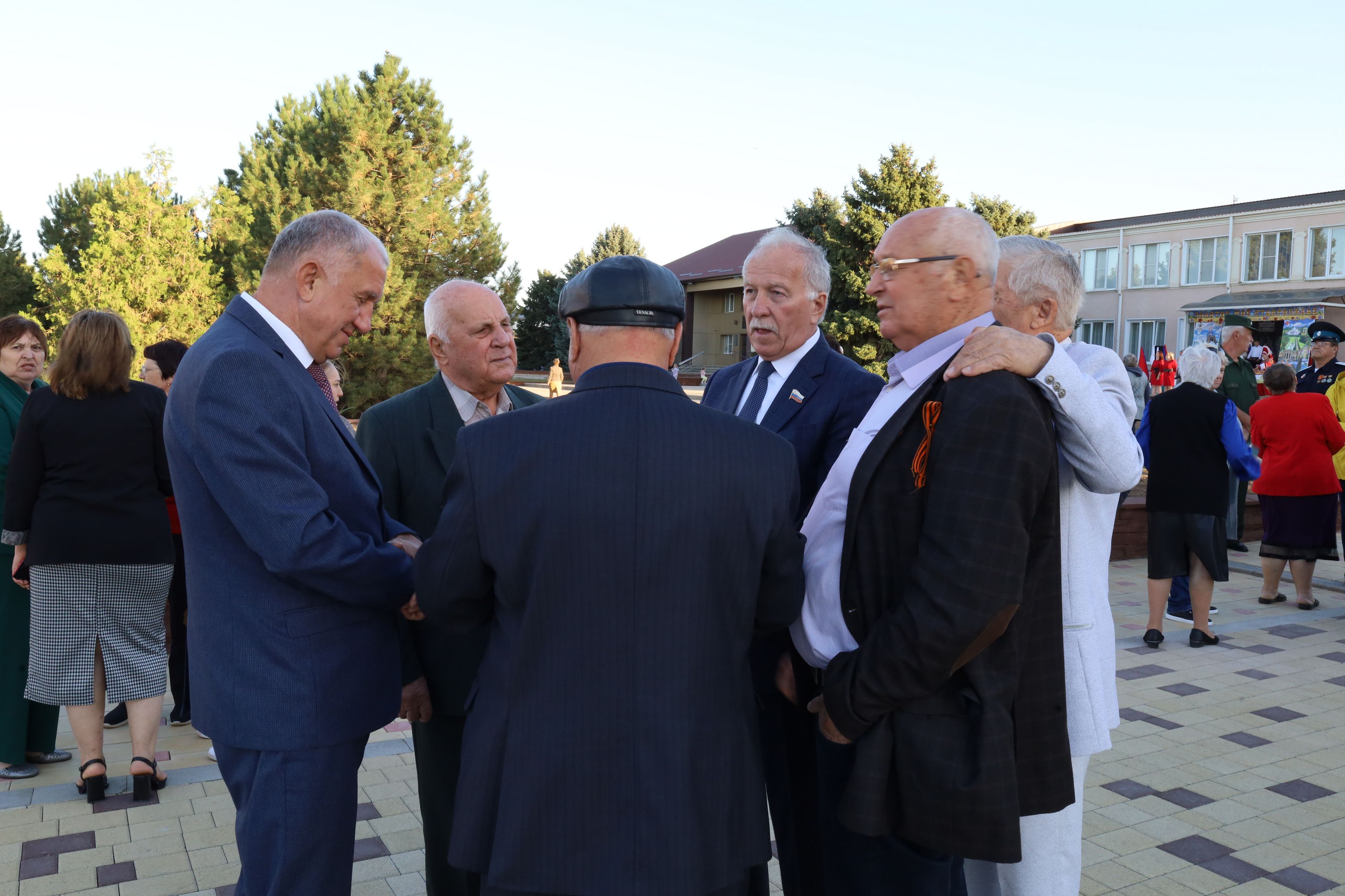 Памятник Сергею Иосифовичу Манякину открыли на Ставрополье