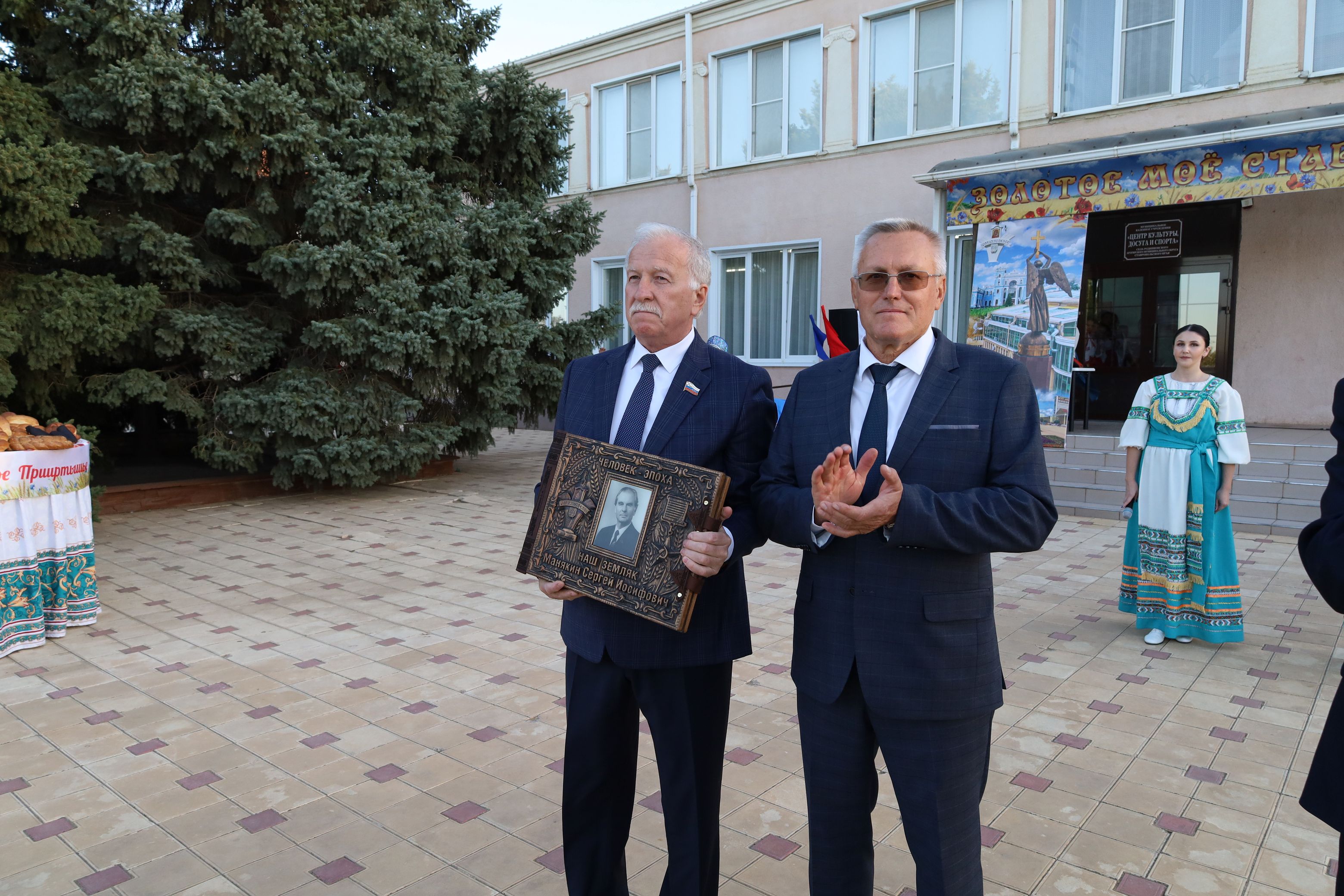 Памятник Сергею Иосифовичу Манякину открыли на Ставрополье
