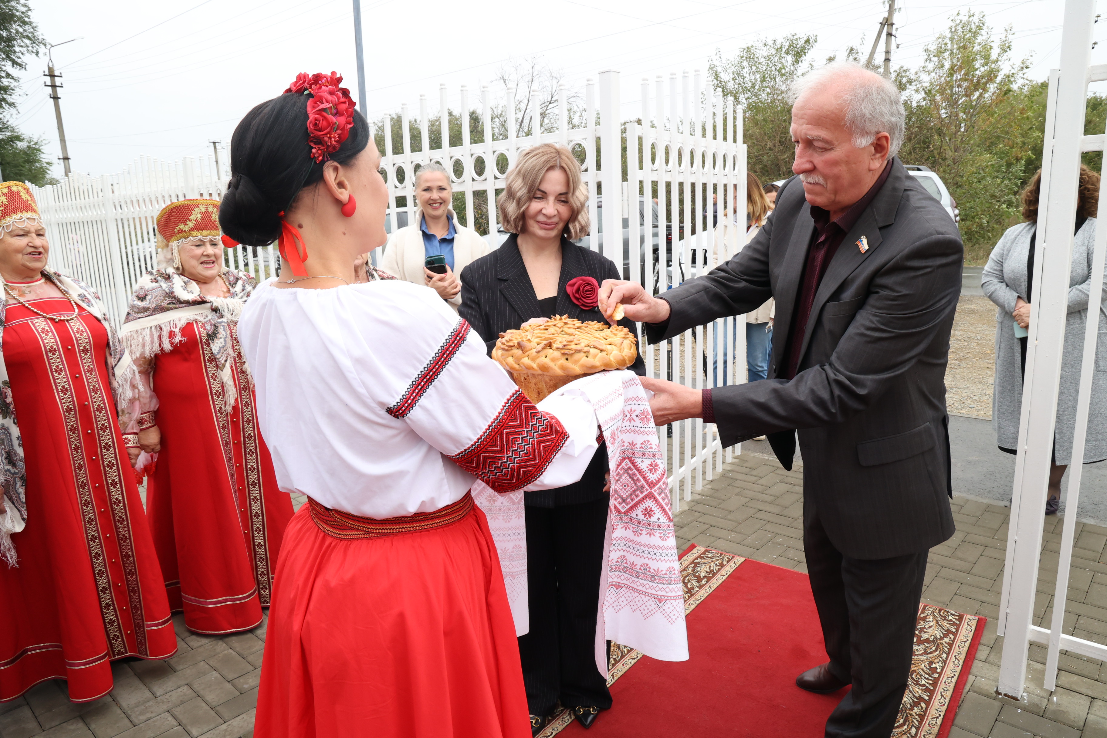 Николай Великдань открыл Дом культуры, отремонтированный по наказу жителей