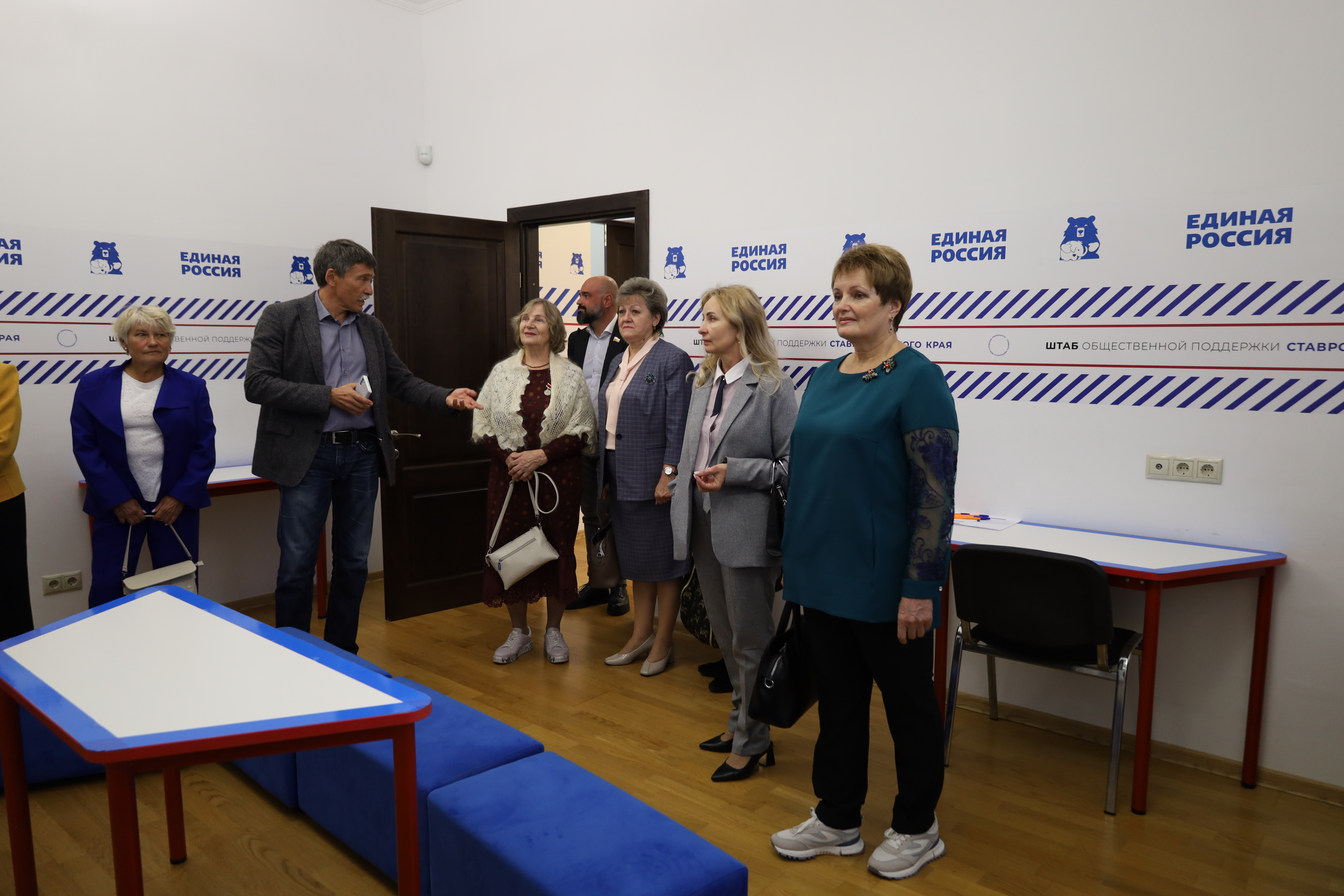 Краевые законодатели поздравили представителей педагогического сообщества города Ставрополя с профессиональным праздником