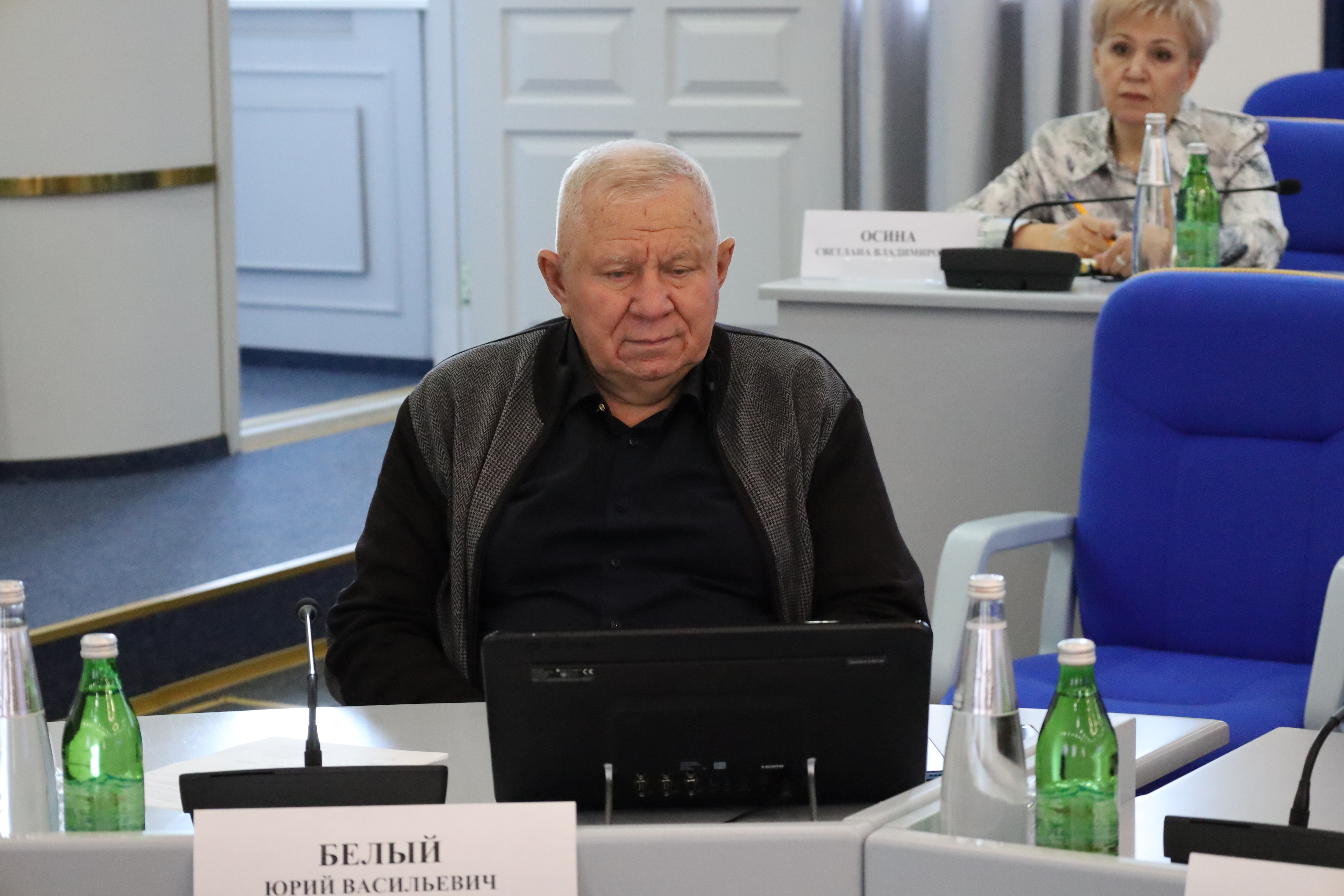 В краевой Думе идет обсуждение изменений в региональные законы о господдержке НКО и содействии занятости населения
