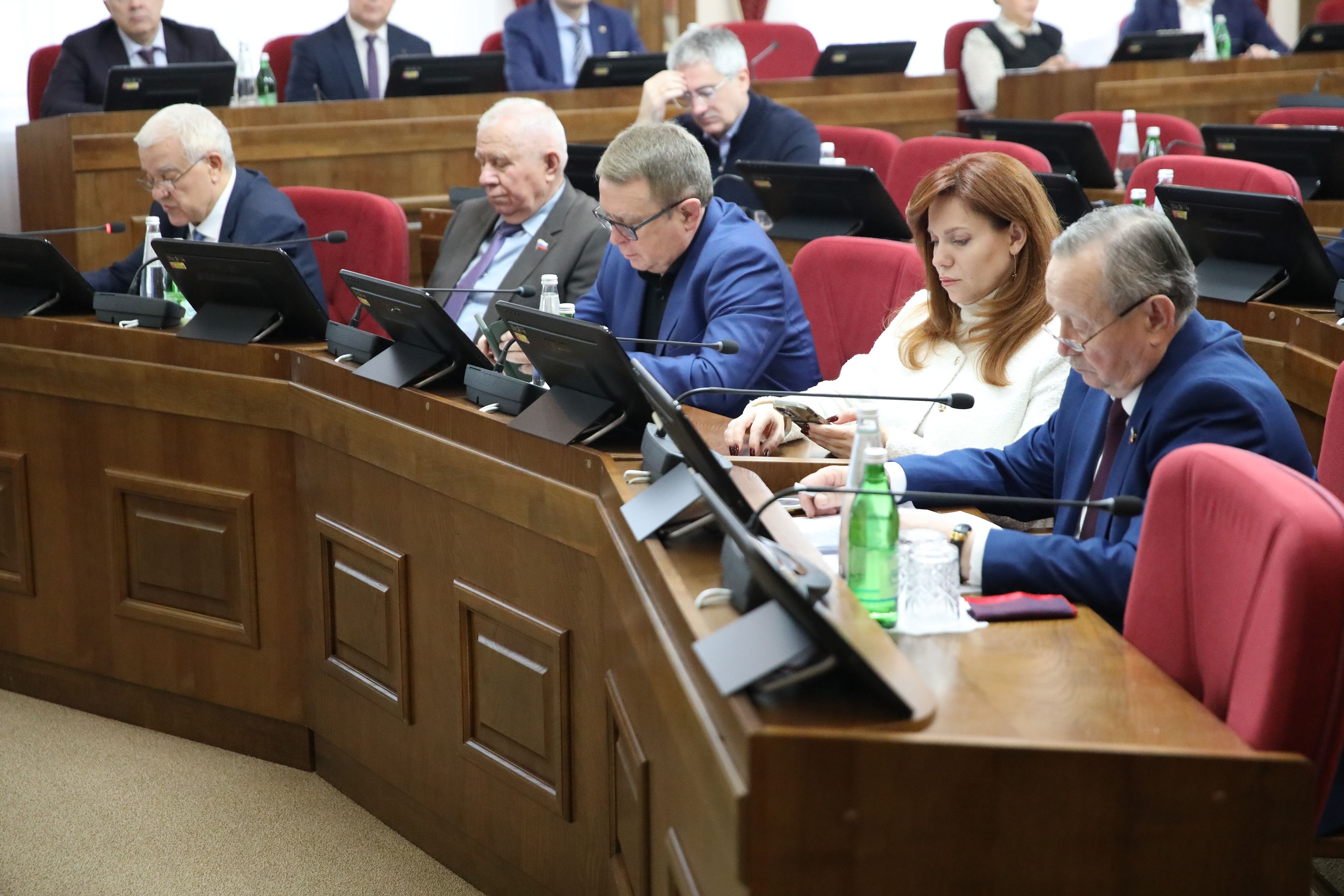 В комитетах краевого парламента идет работа над законопроектами к октябрьскому заседанию Думы