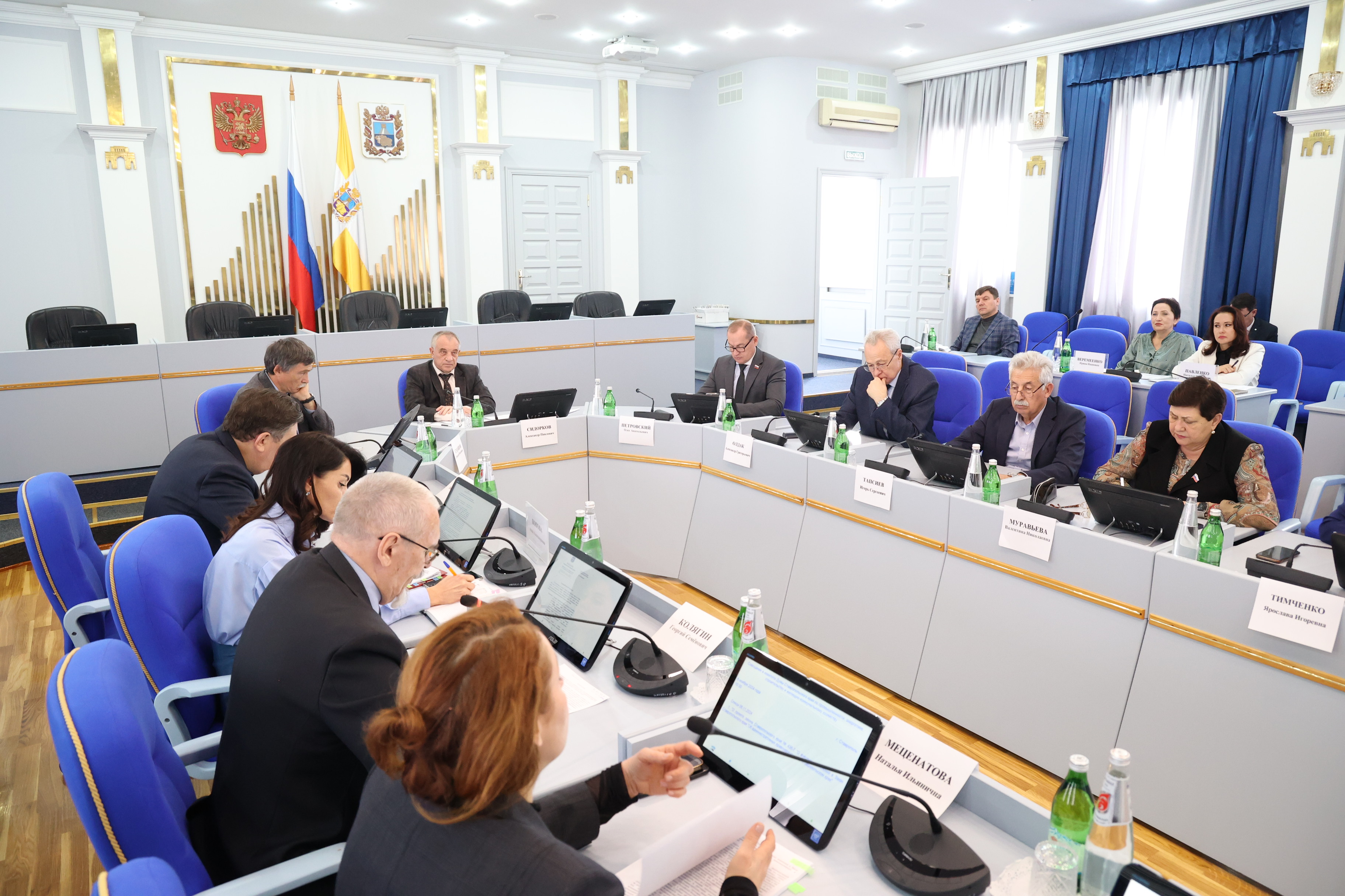 Депутаты работают над проектом закона, регулирующим вопросы стихийной парковки электросамокатов