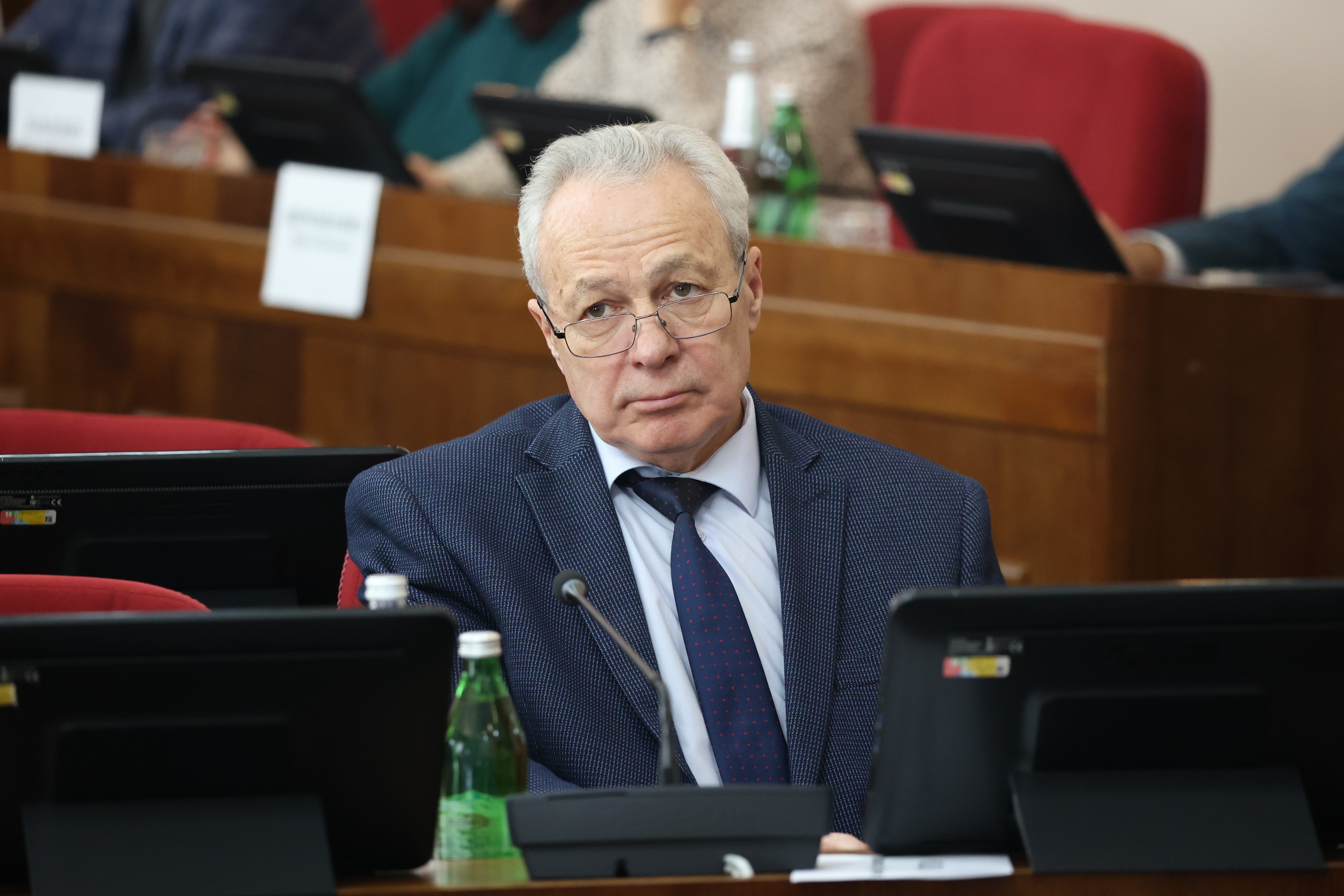 Вопросы финансирования строительства социально значимых объектов обсудили члены комитета по промышленности