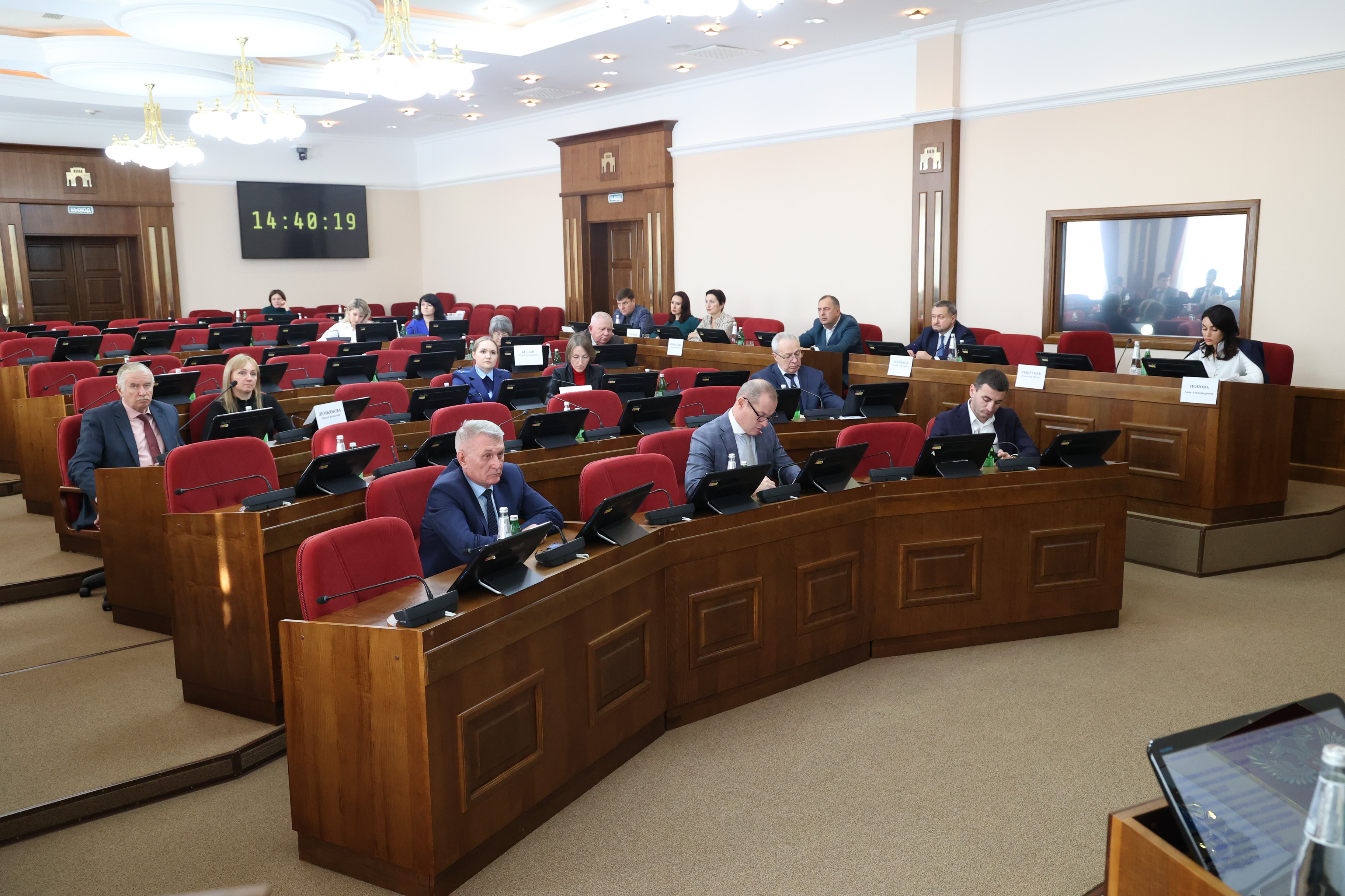 Вопросы финансирования строительства социально значимых объектов обсудили члены комитета по промышленности