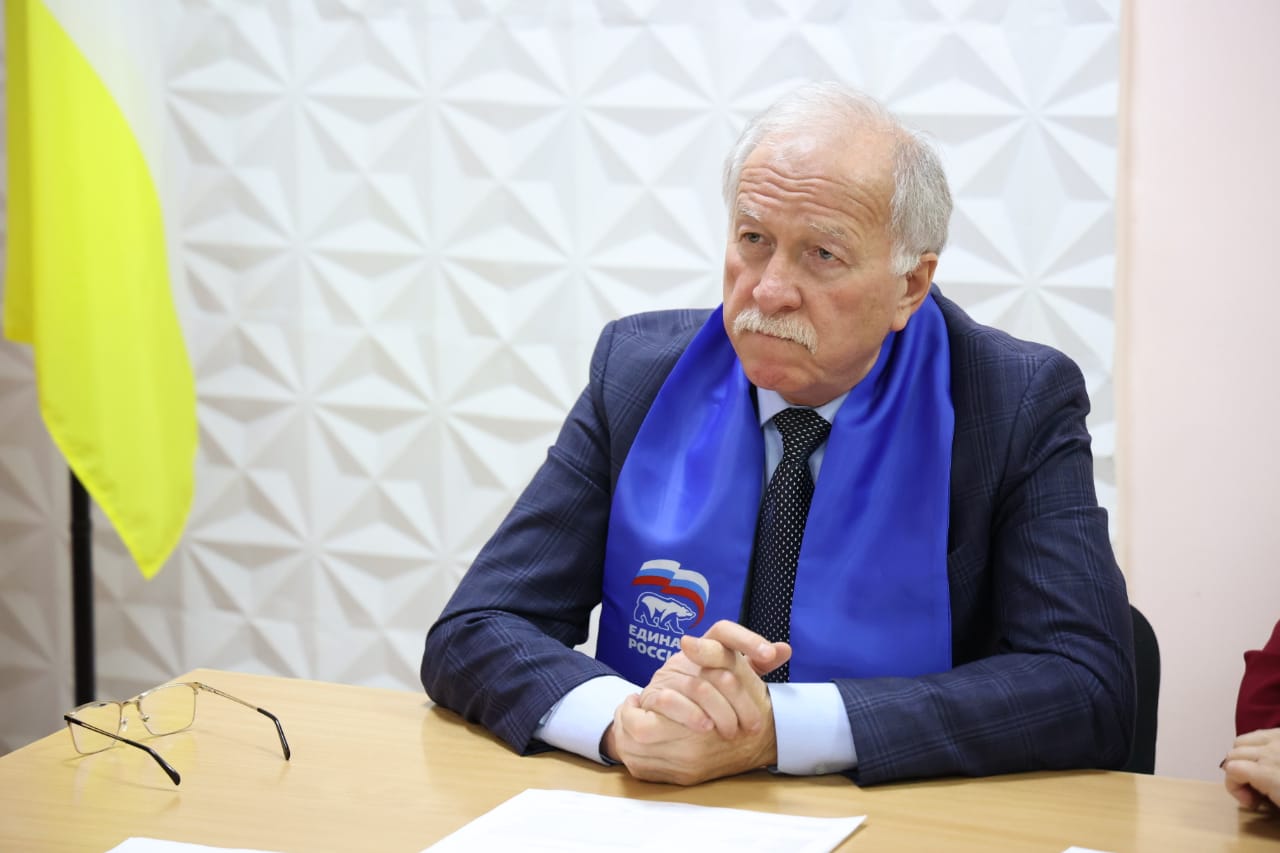 Николай Великдань провел личный прием граждан в Труновском округе