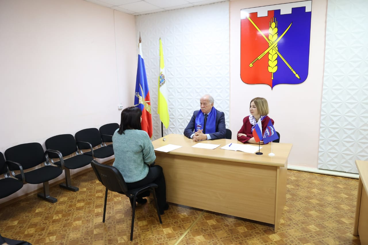 Николай Великдань провел личный прием граждан в Труновском округе