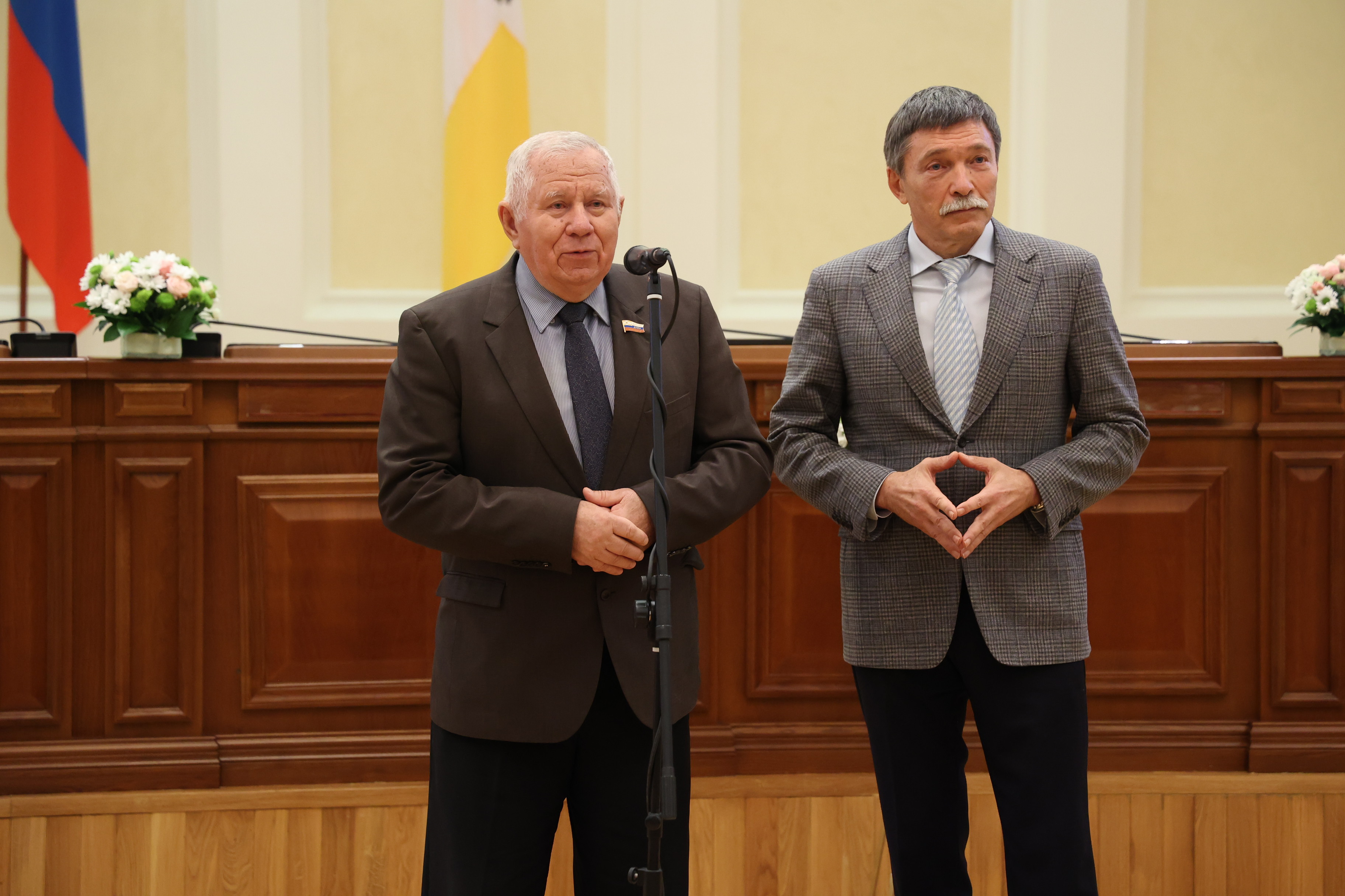 Депутаты вручили благодарственные письма Думы края  специалистам МФЦ Ставрополья