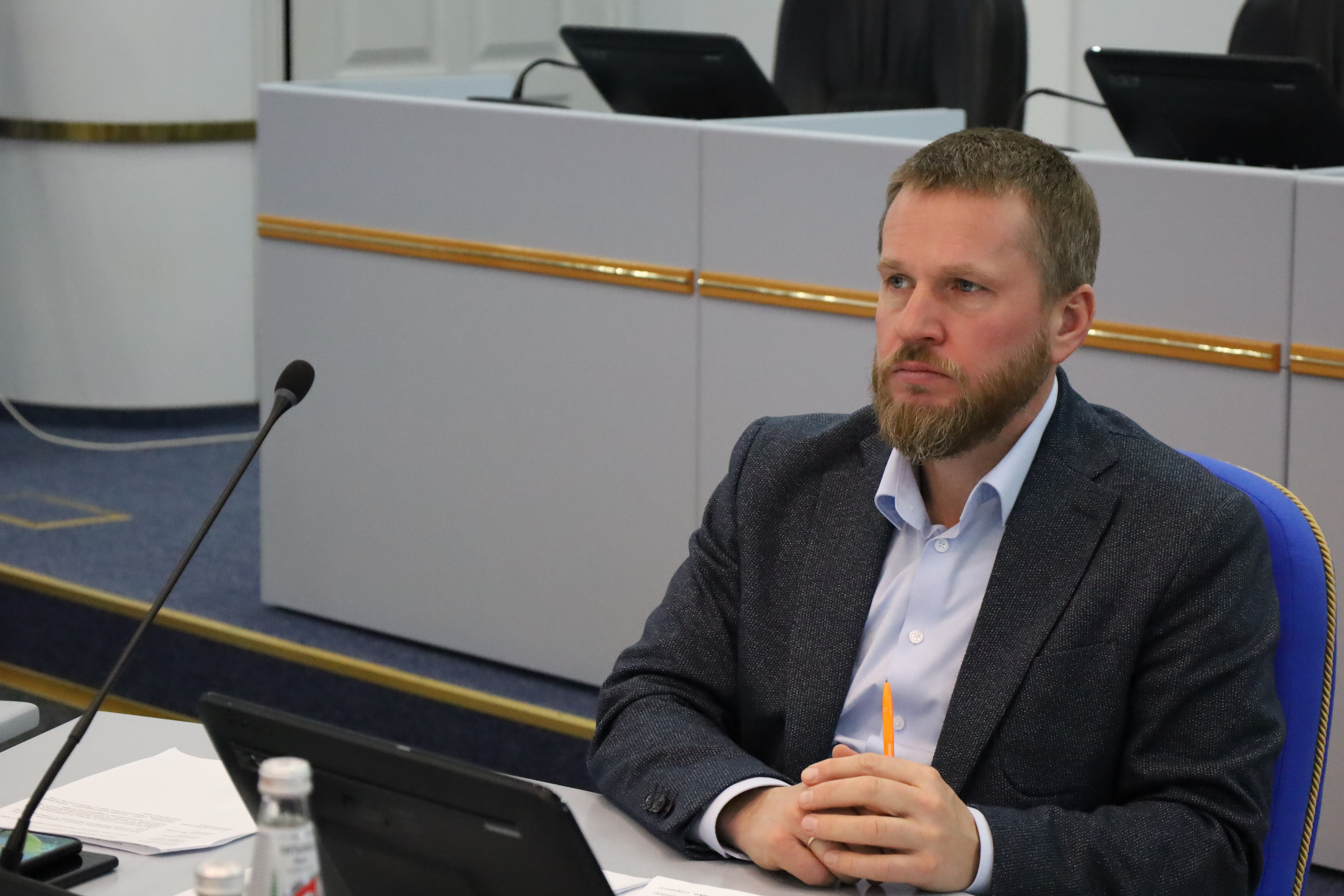 Депутаты готовят изменения в региональный закон в сфере господдержки приемной семьи