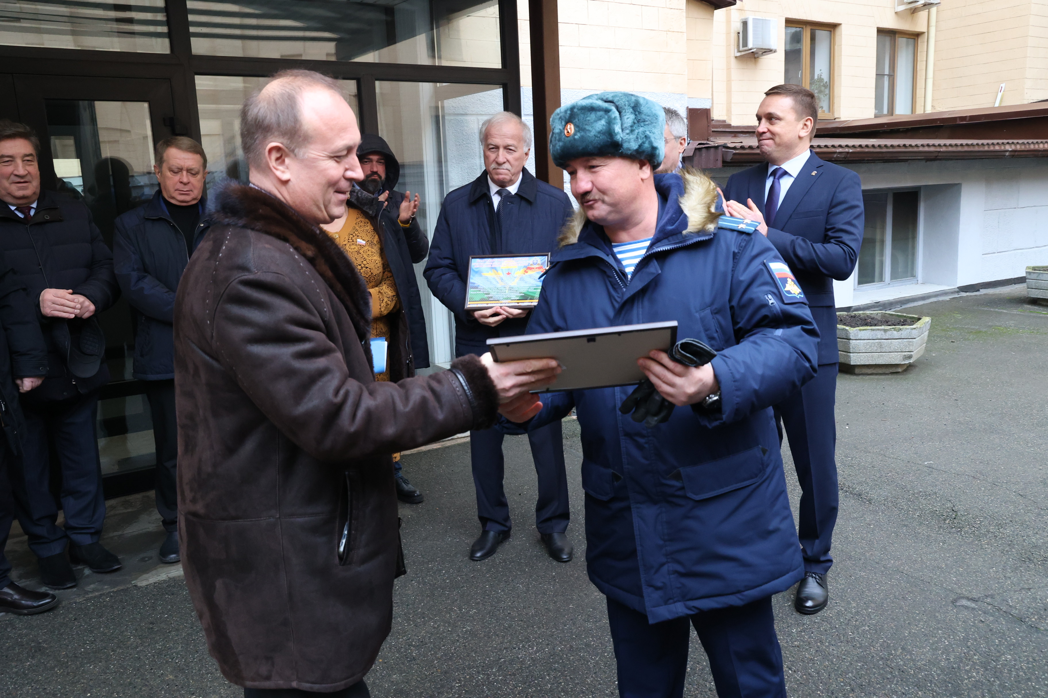Краевые депутаты передали новогодние подарки детям ставропольских участников СВО