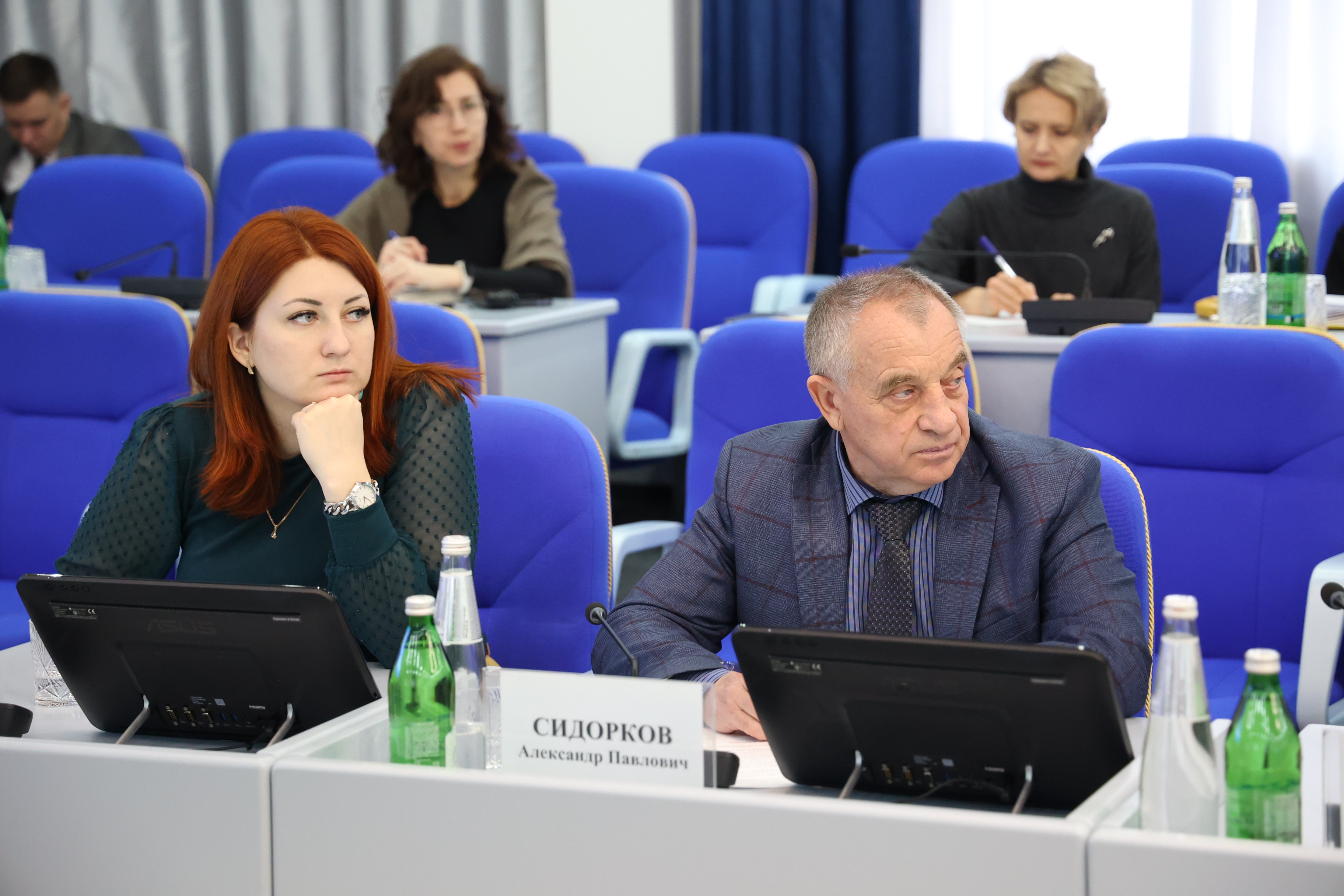 В комитетах Думы Ставропольского края идет подготовка к декабрьскому заседанию