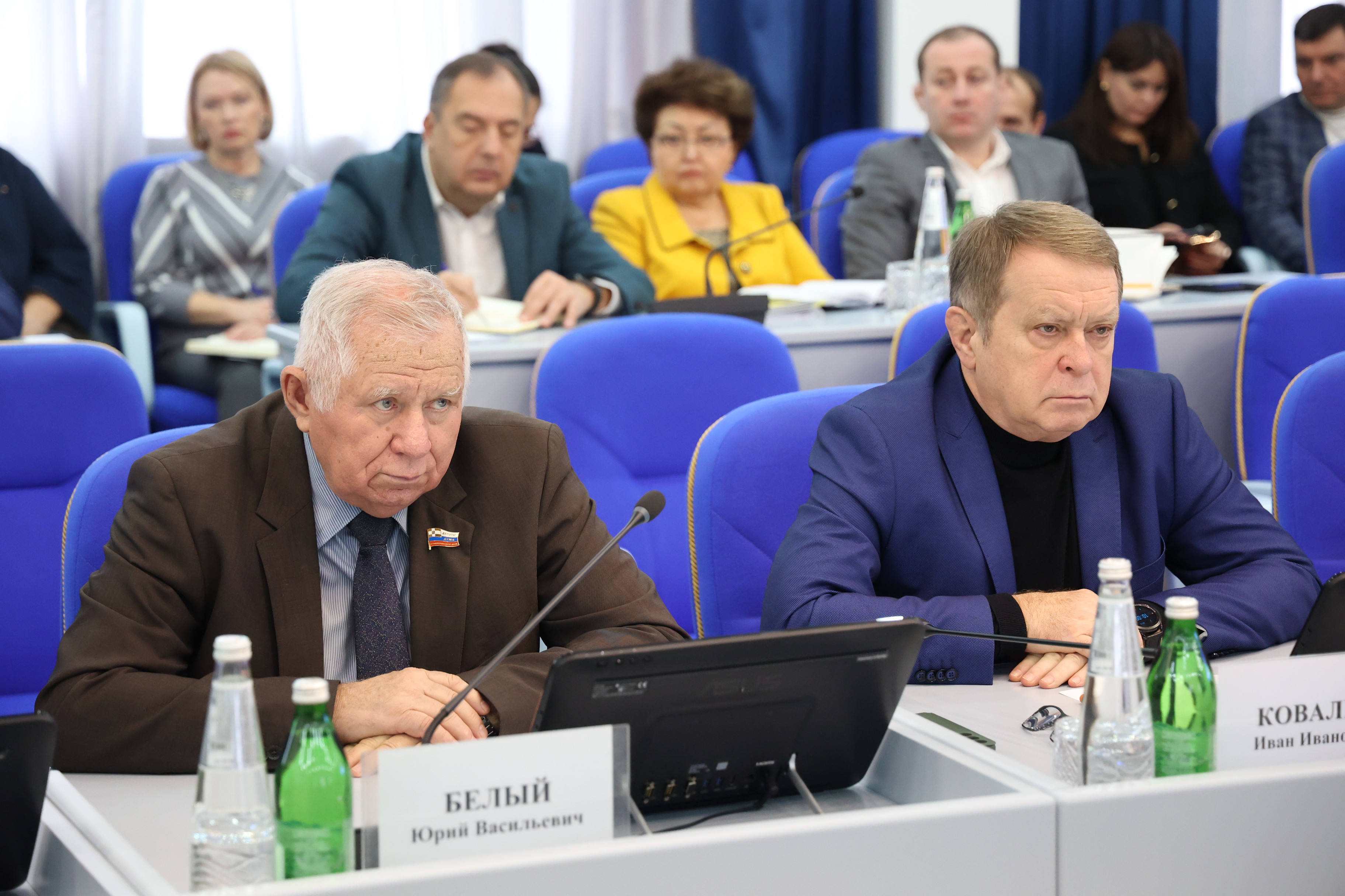 В комитетах Думы Ставропольского края идет подготовка к декабрьскому заседанию