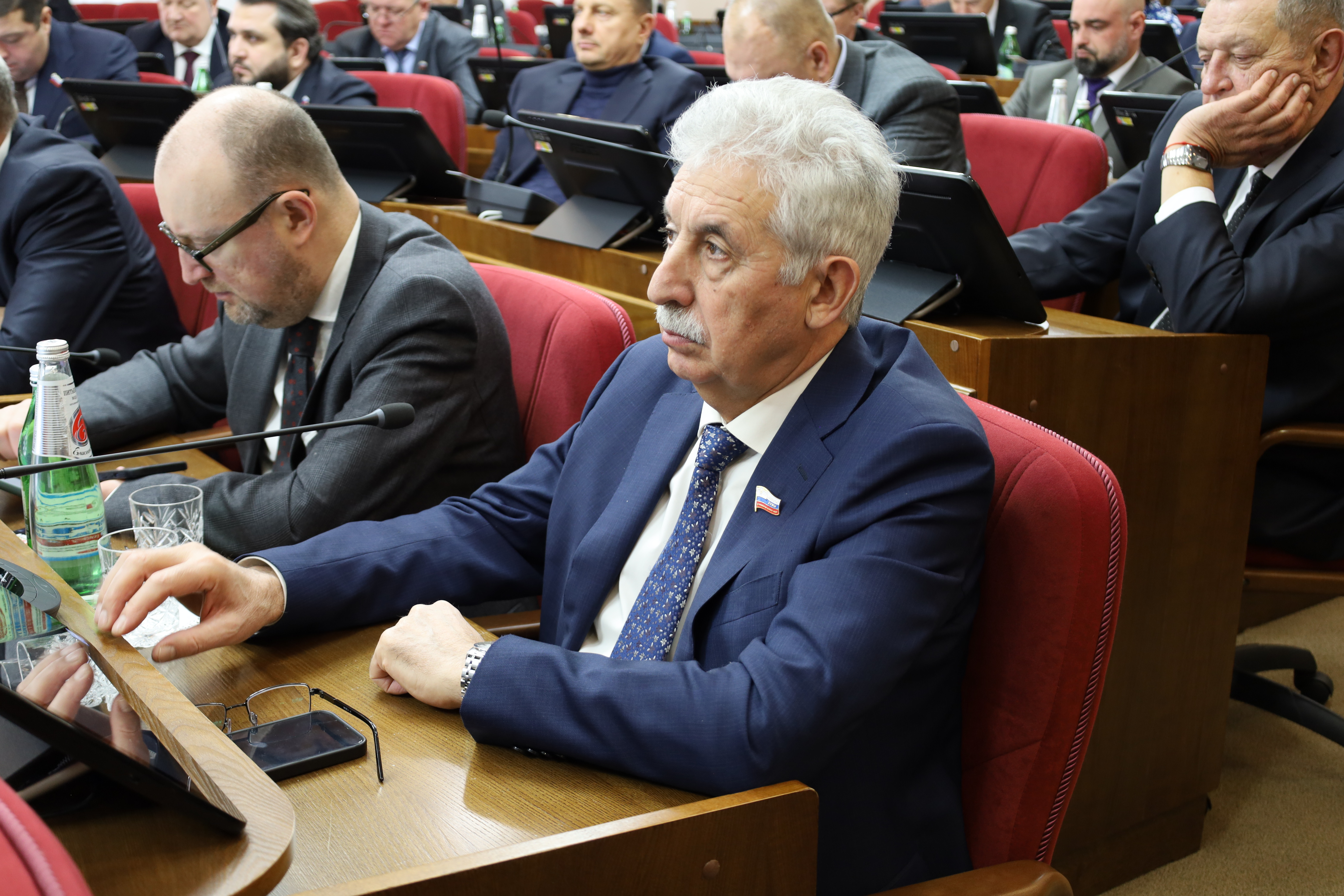 Краевые парламентарии откорректировали порядок предоставления льготы по транспортному налогу многодетным семьям