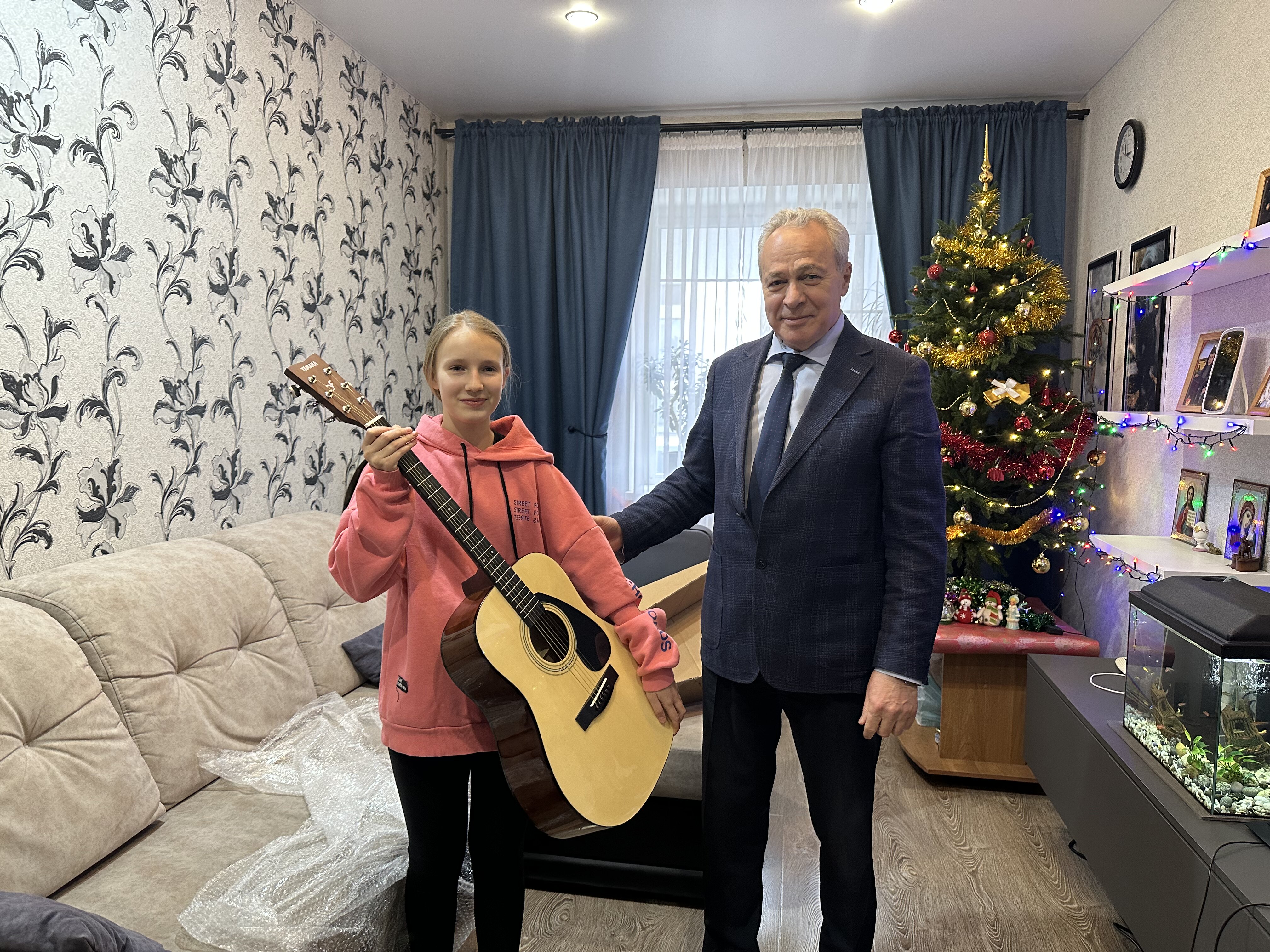 Депутаты краевой Думы исполнили детские мечты с «Елки желаний»