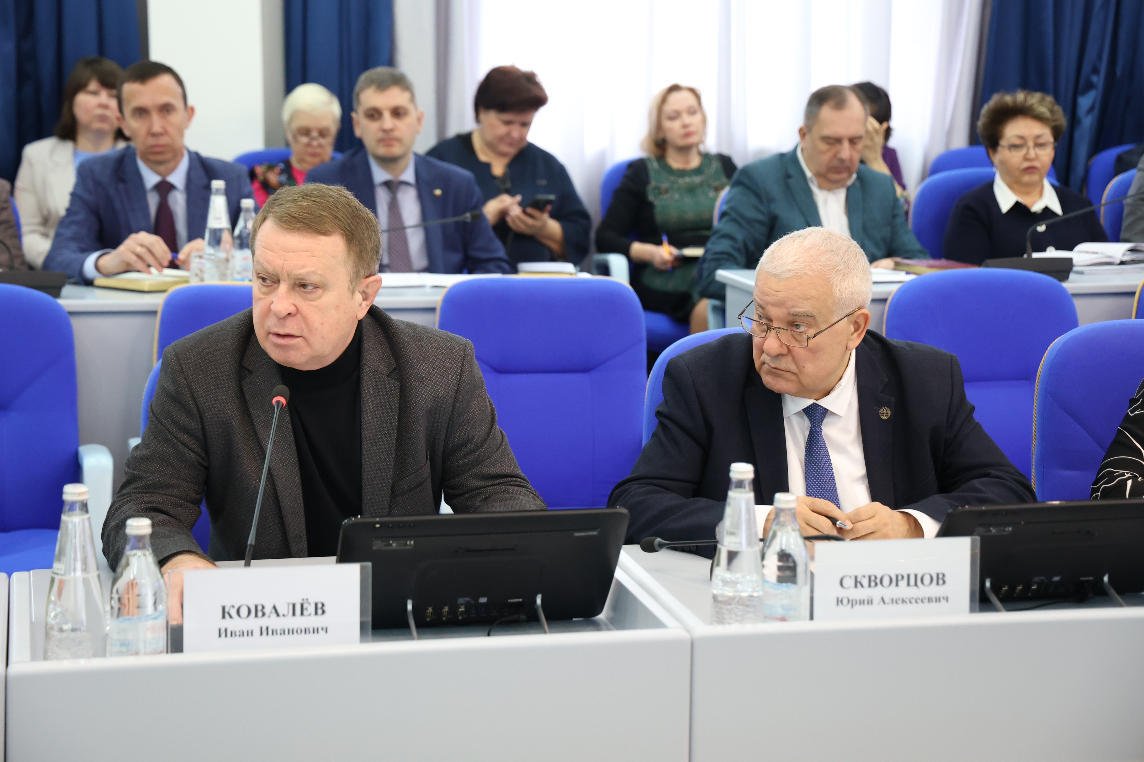 Проекты краевых законов рассматривают в профильных комитетах Думы