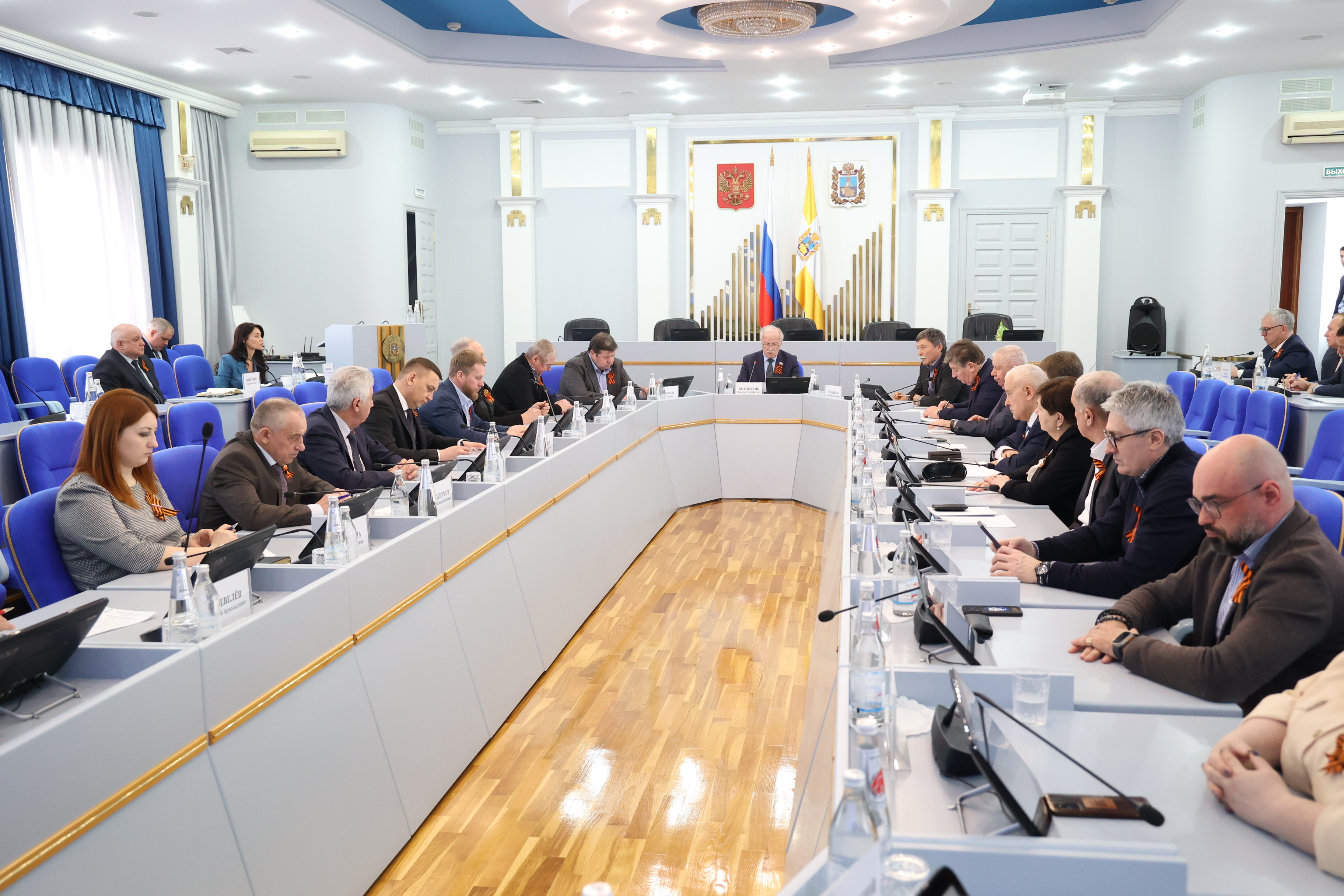 Николай Великдань поручил держать на депутатском контроле реализацию национальных проектов