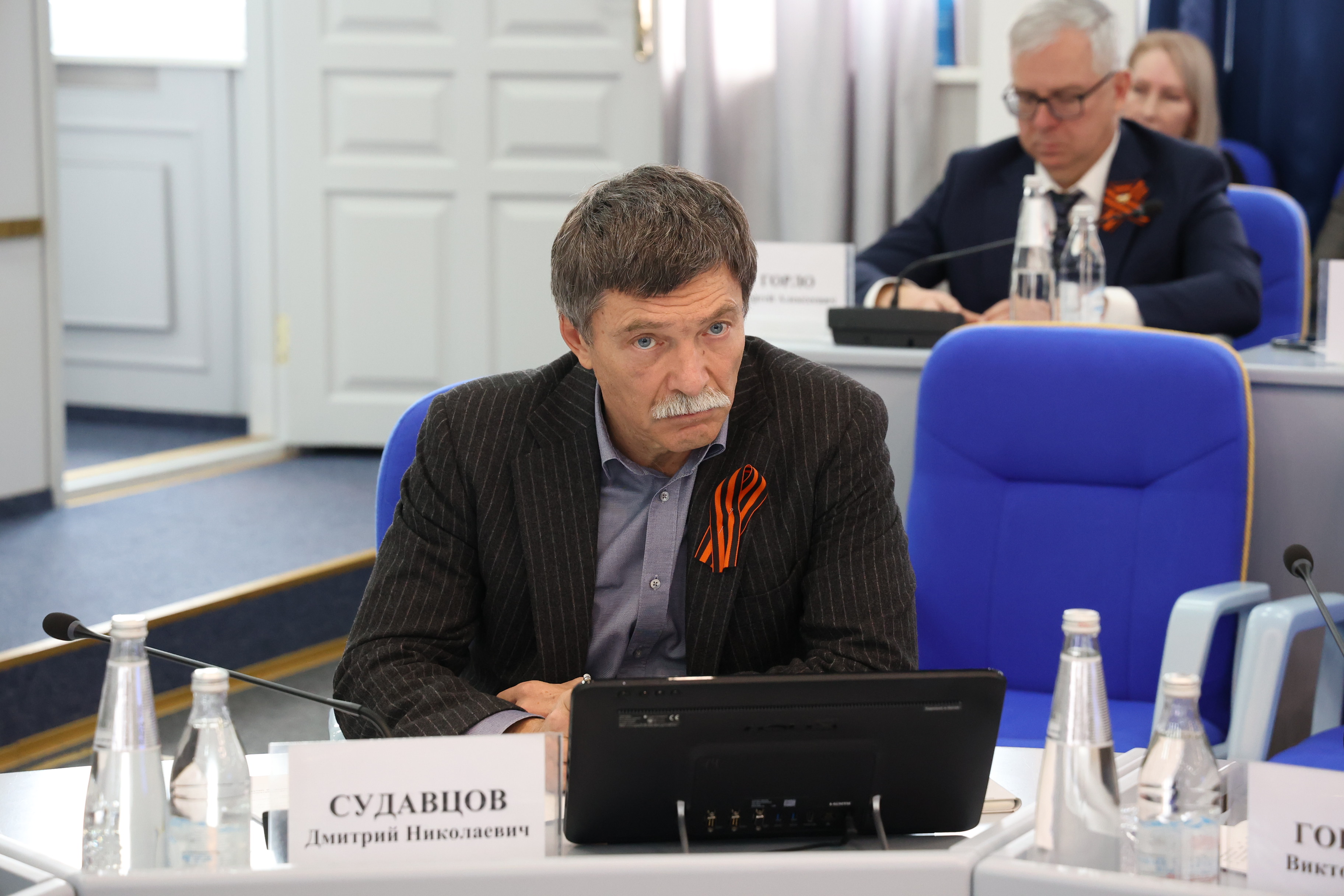 Николай Великдань поручил держать на депутатском контроле реализацию национальных проектов