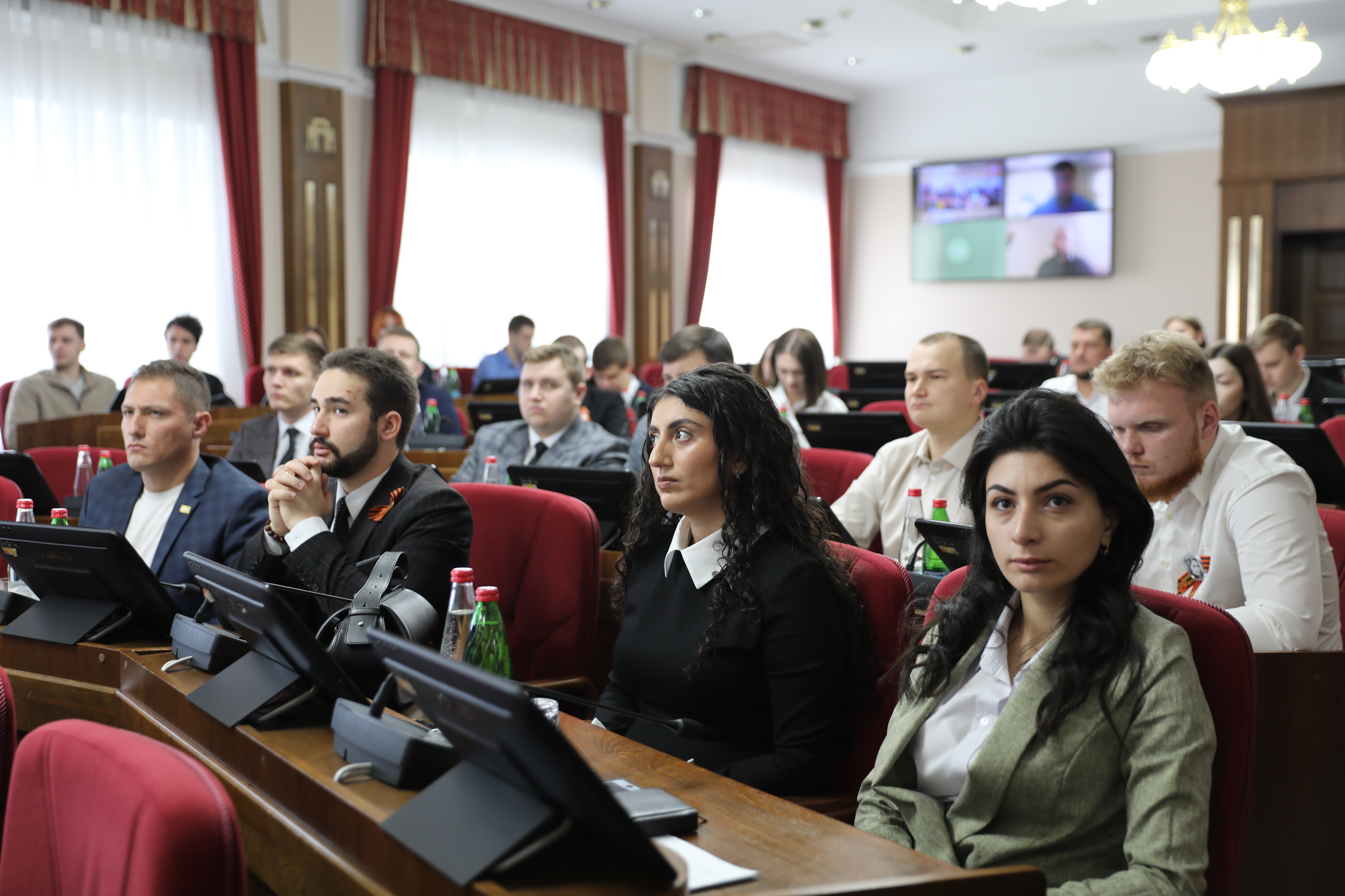 Молодые парламентарии подвели промежуточные итоги работы