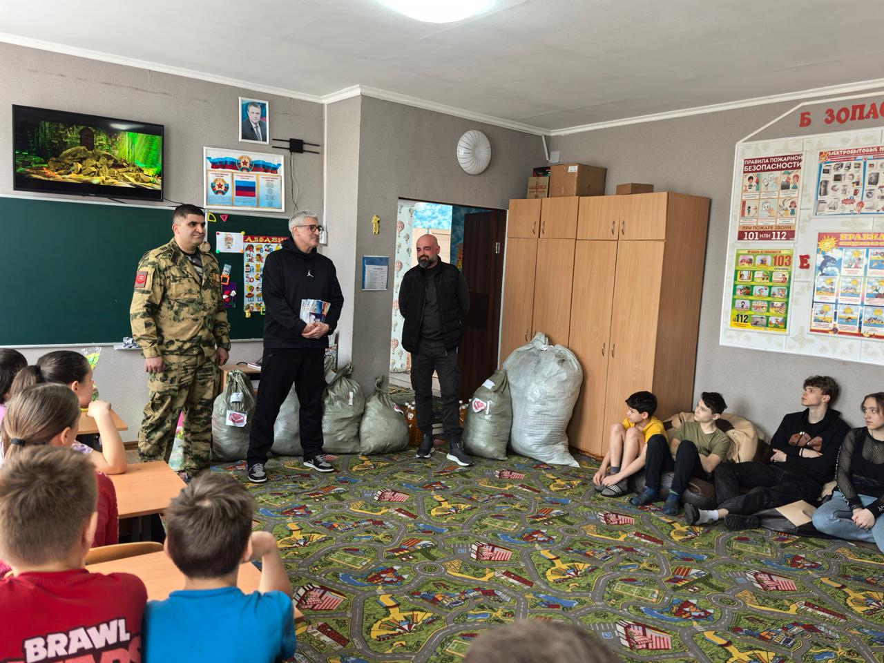Депутаты Думы Ставрополья передали российским военнослужащим гуманитарную помощь
