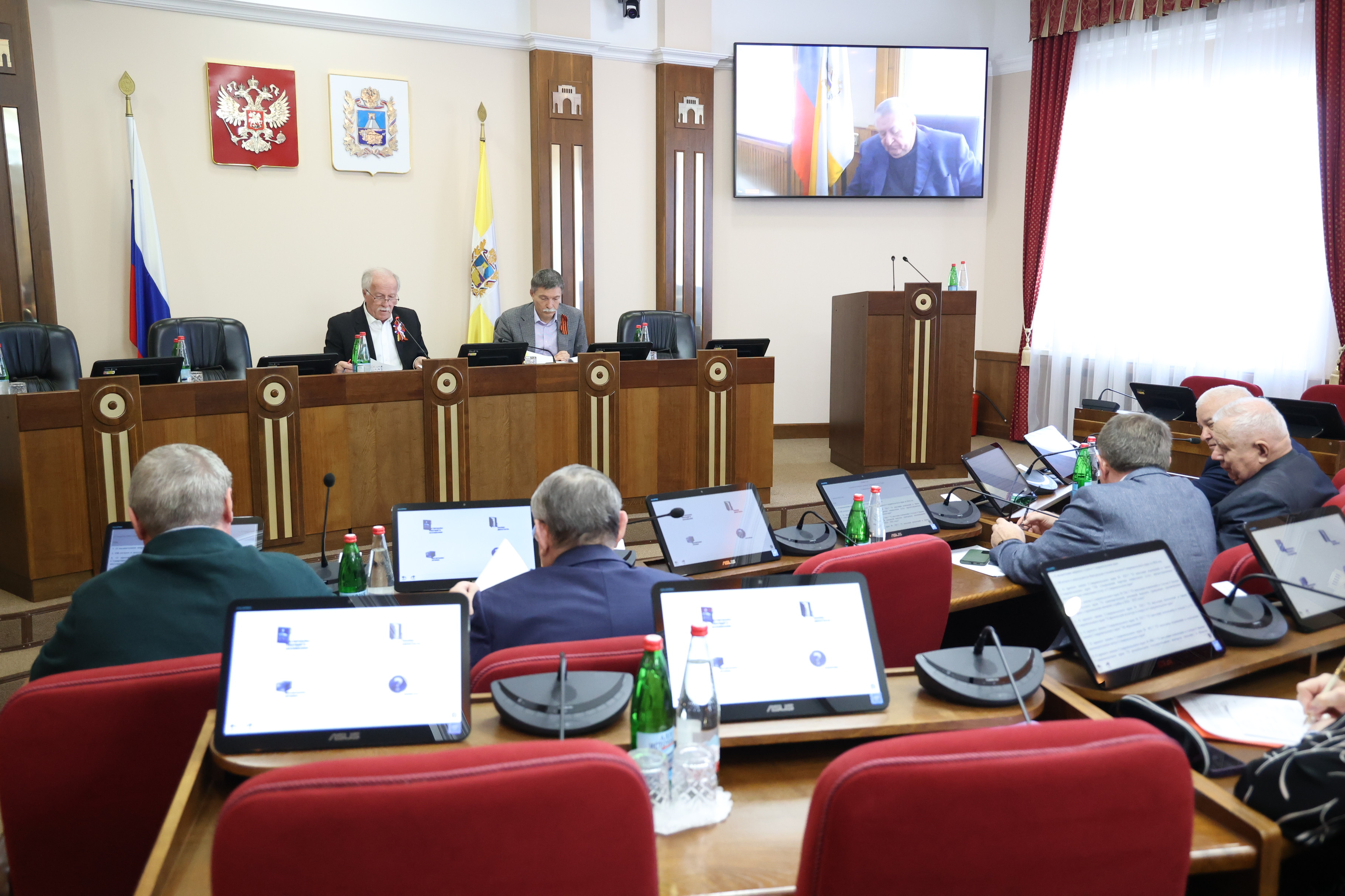 Утверждена повестка апрельского заседания Думы
