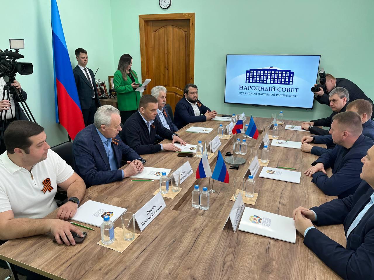 Депутаты Думы Ставрополья передали гуманитарную помощь  и подарки к Пасхе бойцам в ЛНР
