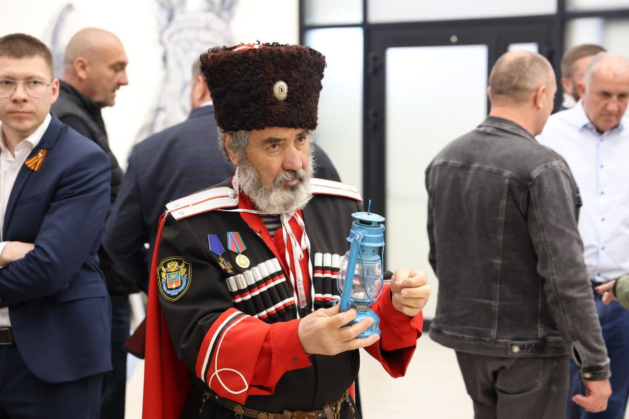 Николай Великдань передал частицу Благодатного огня в храмы Труновского округа