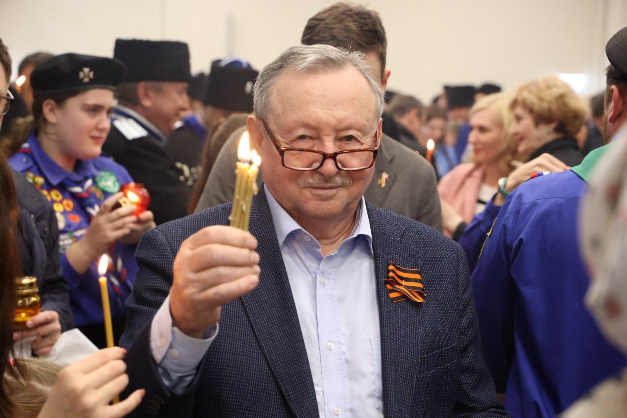 Николай Великдань передал частицу Благодатного огня в храмы Труновского округа