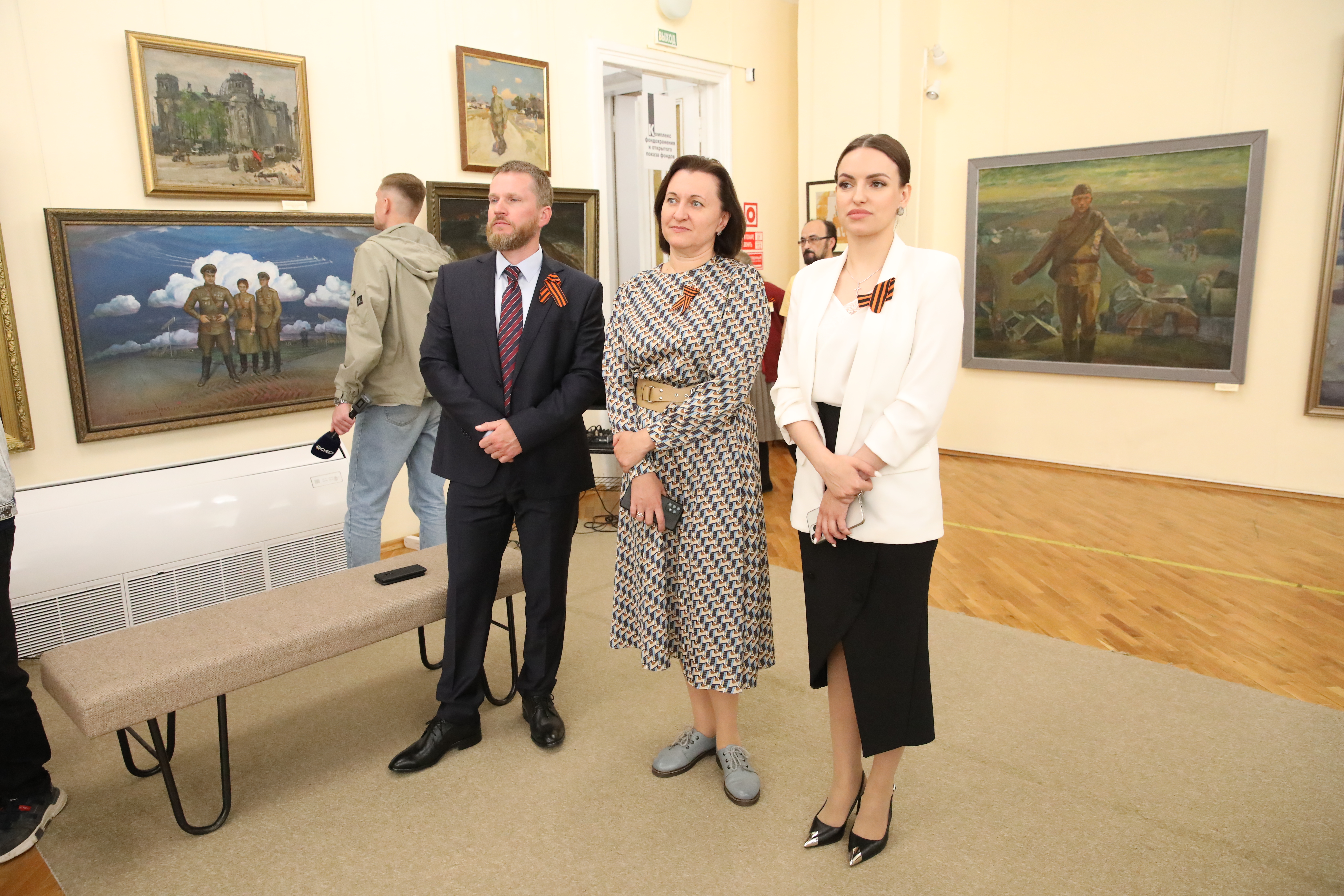 Выставка художественных работ, посвященная юбилею Победы, открылась в Ставрополе