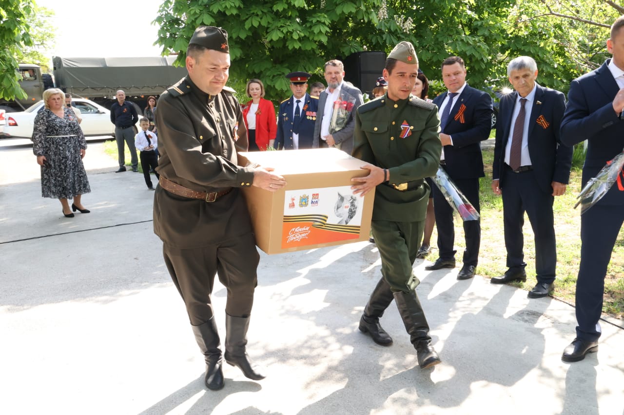 Депутаты поздравили ветеранов Великой Отечественной войны с Днем Победы