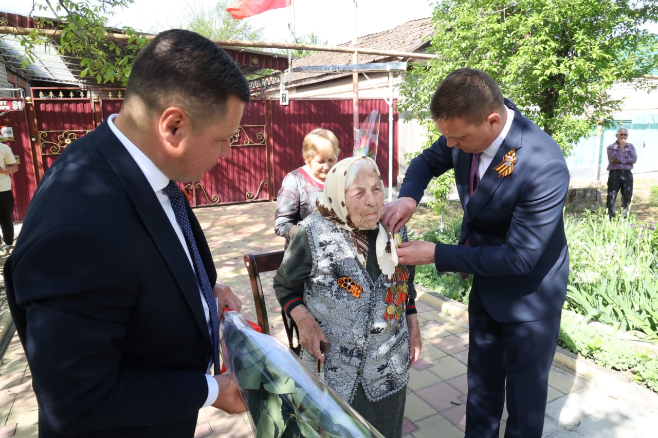 Депутаты поздравили ветеранов Великой Отечественной войны с Днем Победы