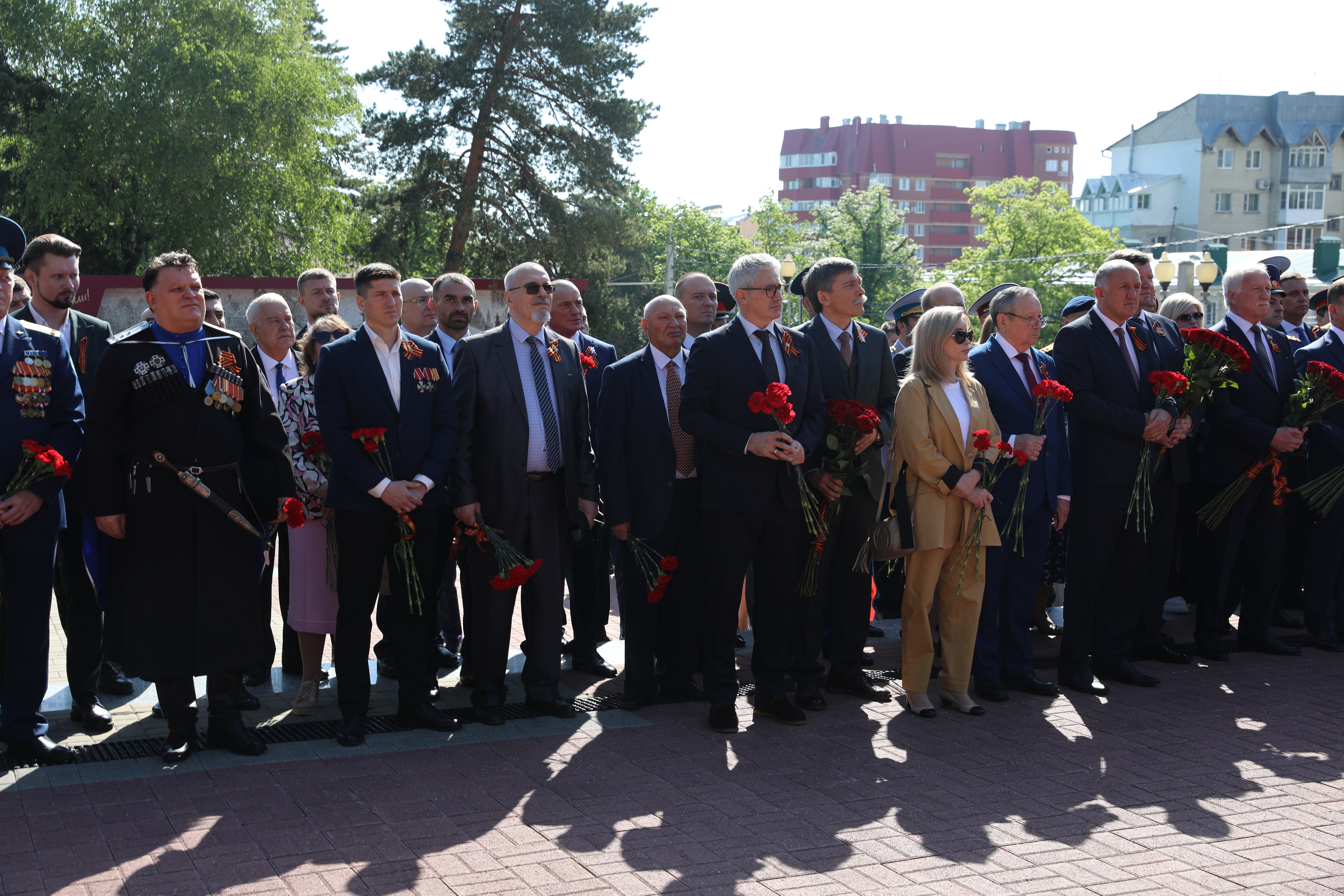 В День Победы депутаты возложили цветы к мемориалу Вечная Слава