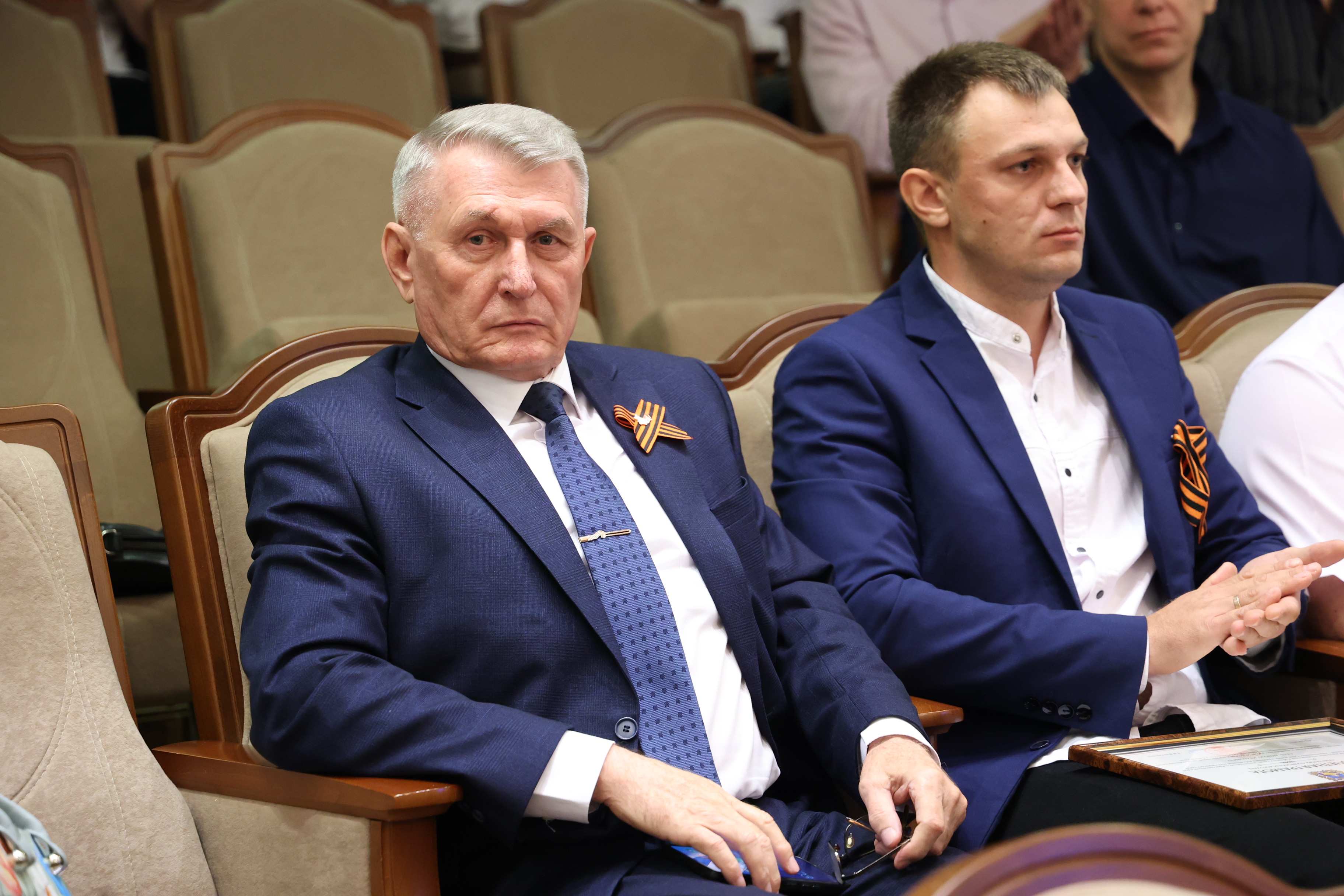 Николай Великдань вручил благодарственные письма Думы края работникам предприятий связи региона