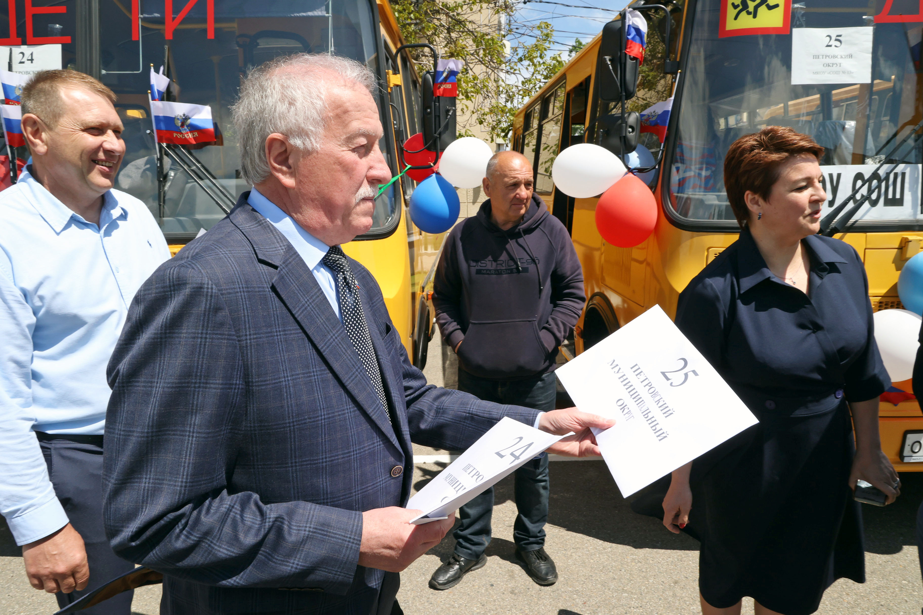 На Ставрополье школам края передан 41 автобус