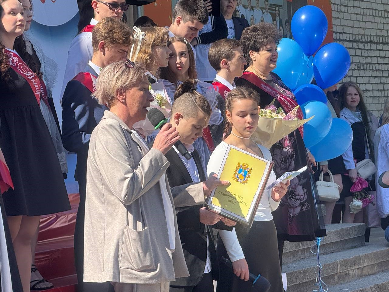 Депутаты поздравили выпускников Ставрополья с Последним звонком