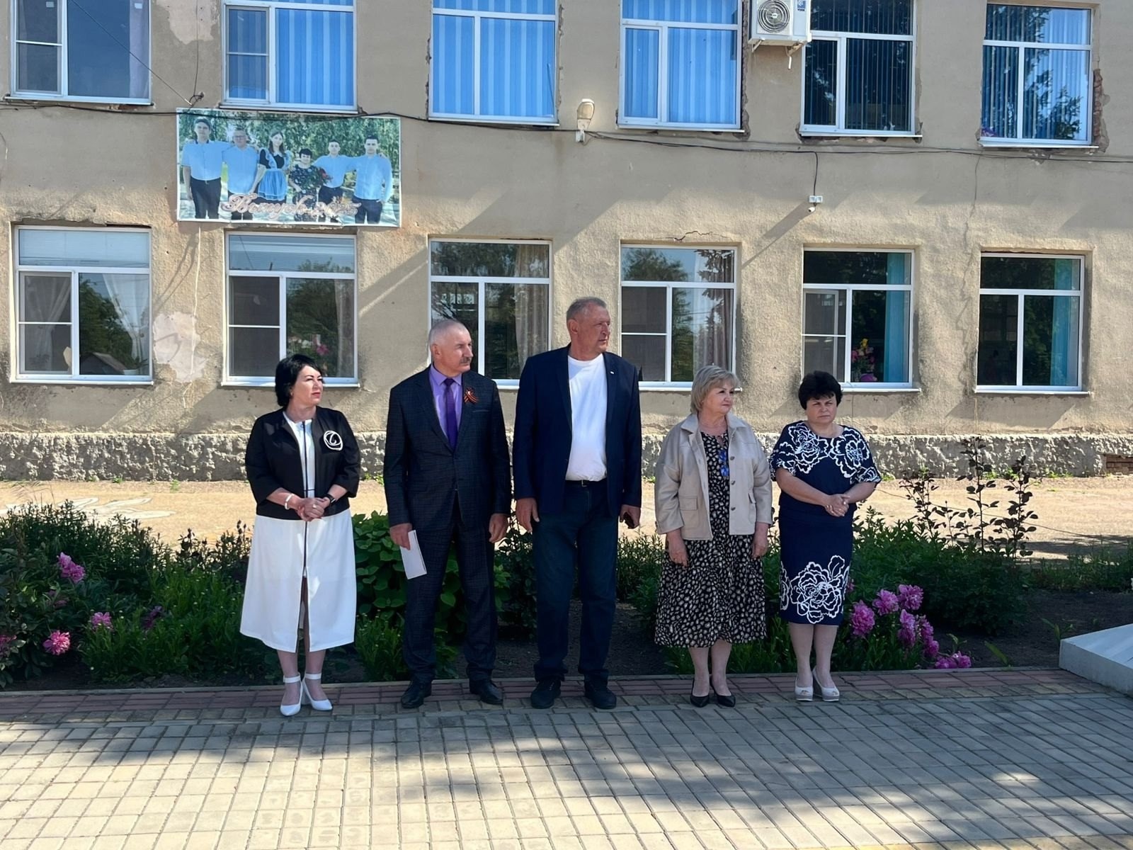Депутаты поздравили выпускников Ставрополья с Последним звонком