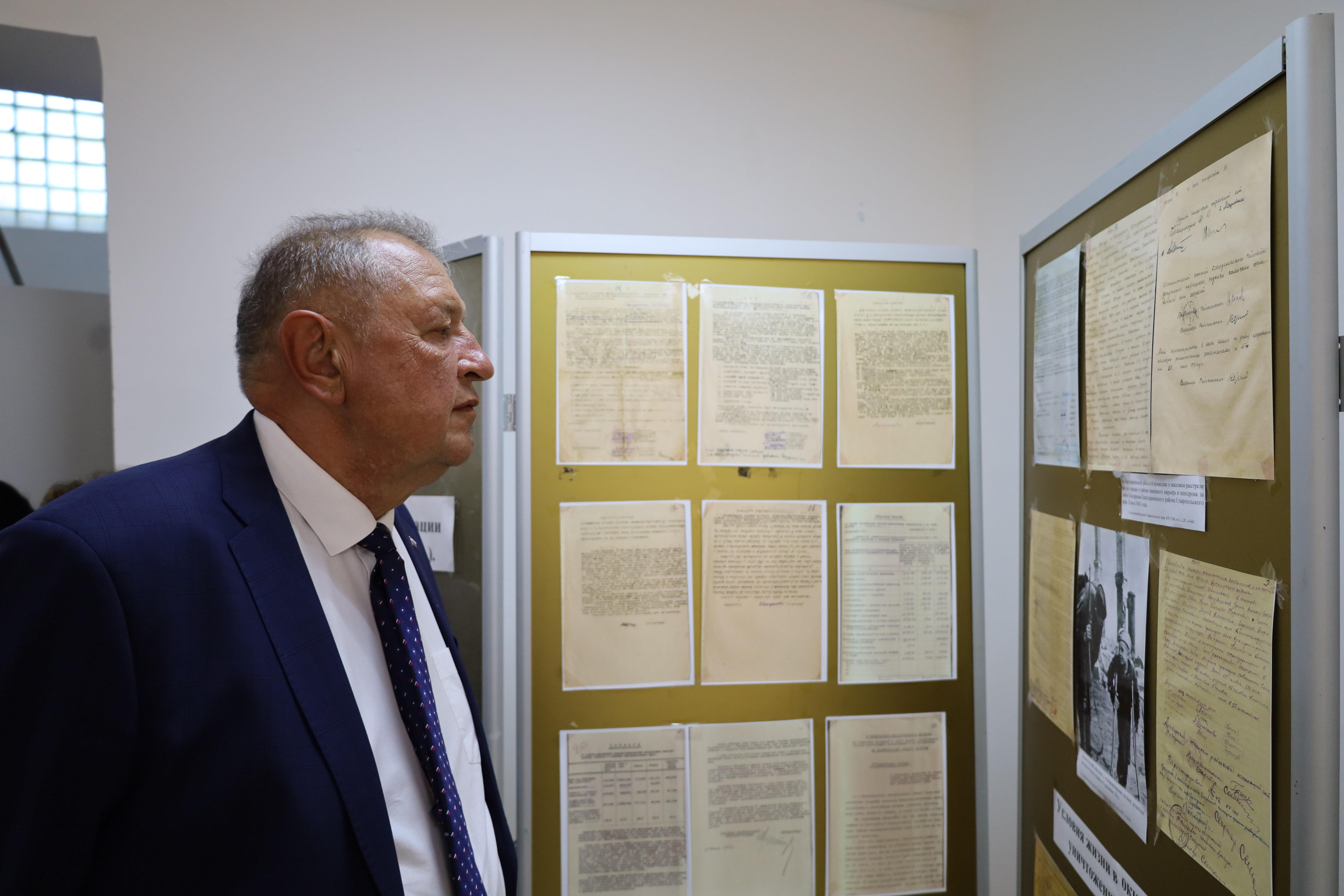 Перед архивной службой стоят новые задачи: по историческому просвещению и внедрению системы электронного хранения документов