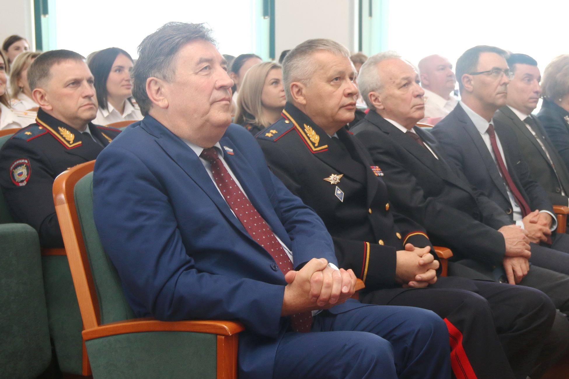 Краевые законодатели поздравили подразделения по делам несовершеннолетних с 90-летием
