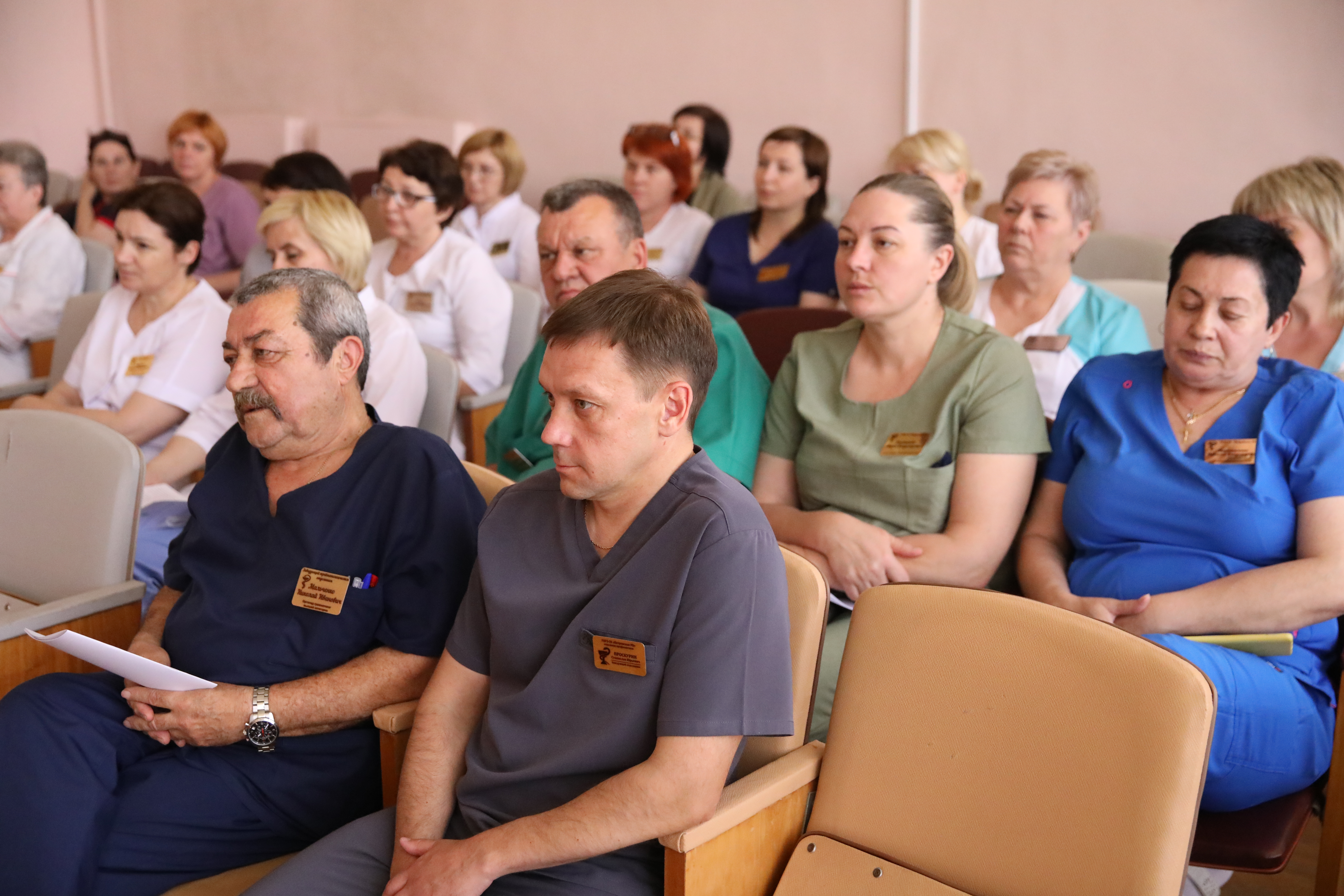 Депутаты предлагают расширить меры поддержки в сельском здравоохранении для улучшения кадровой ситуации