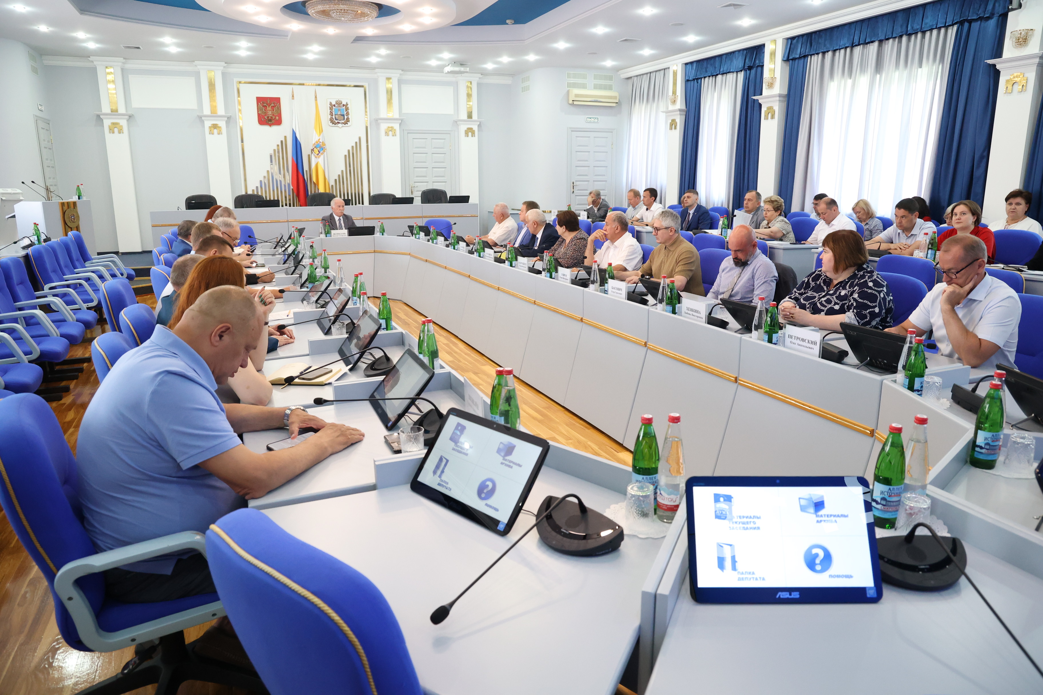 В Думе Ставрополья продолжается работа над проектами законов