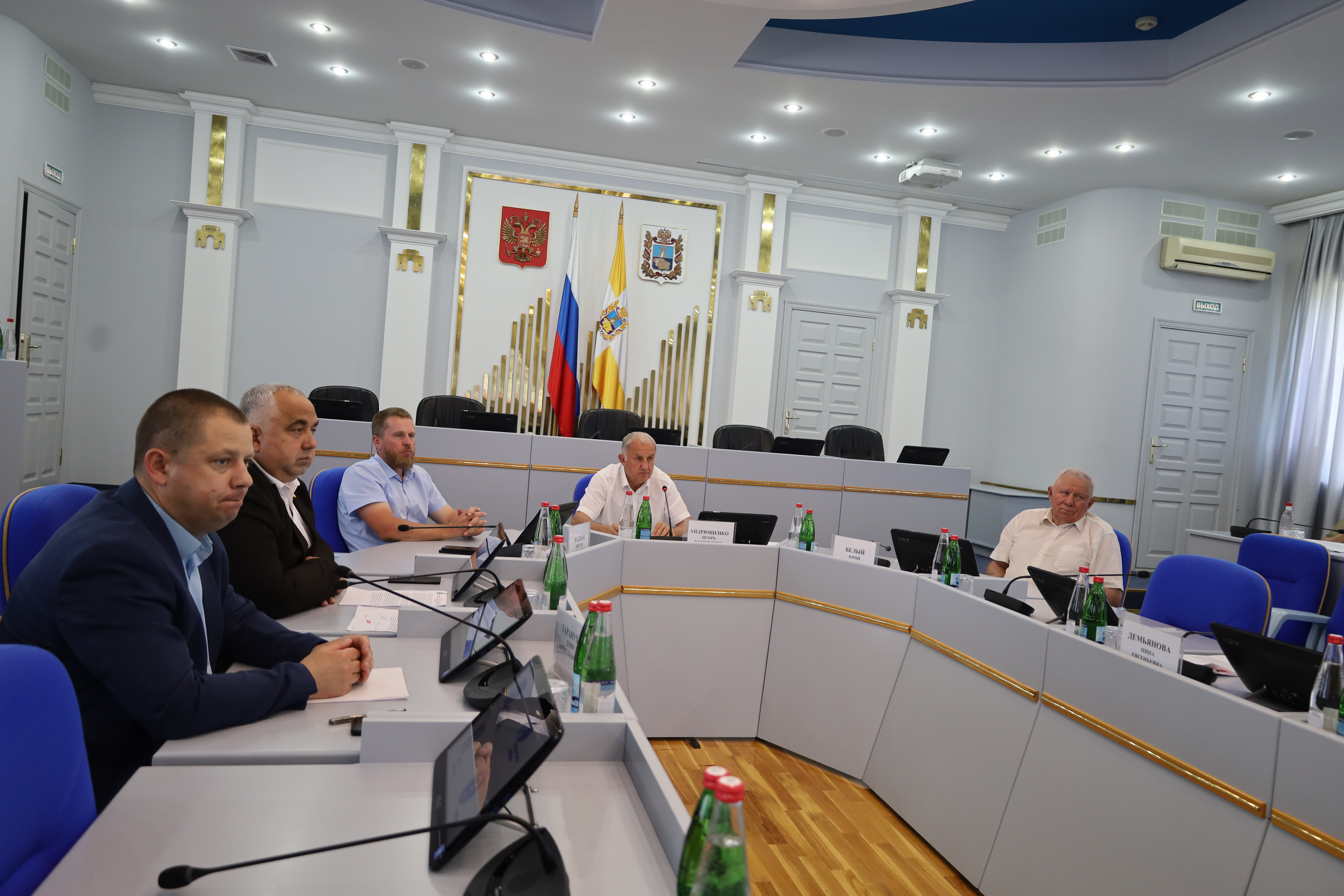 Депутаты работают над совершенствованием краевого законодательства в сфере ветеринарно-санитарного благополучия и регулирования земельных отношений