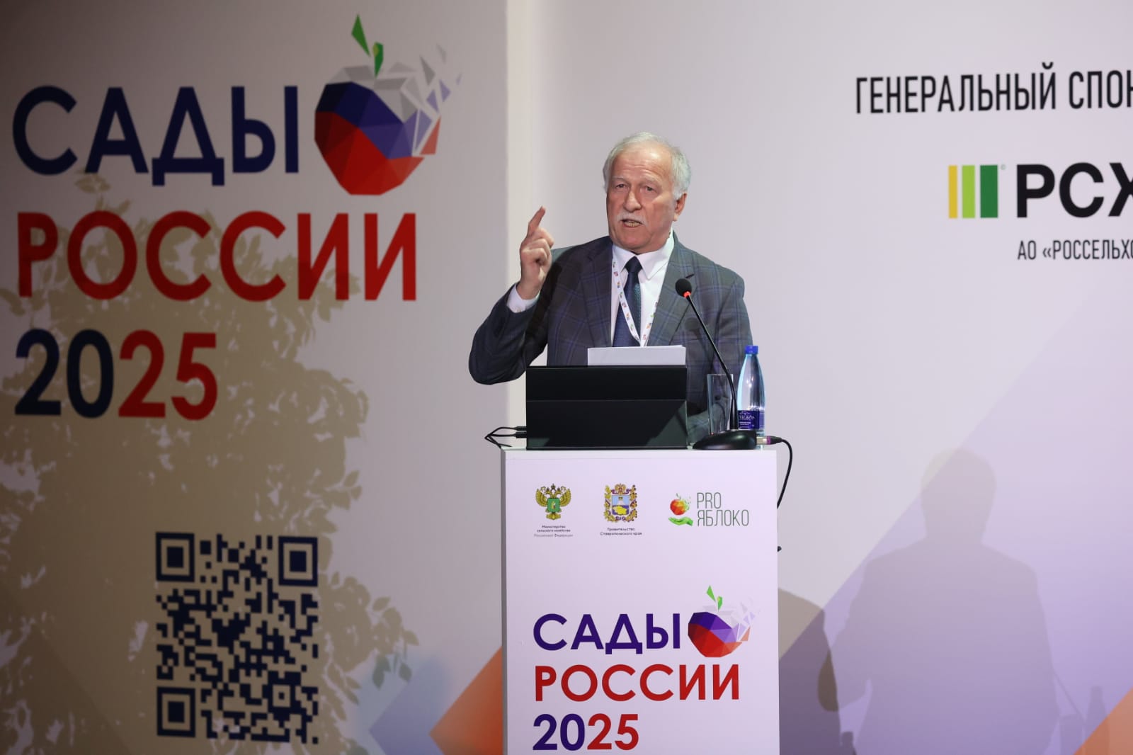 Николай Великдань и депутаты Думы Ставрополья приняли участие в работе Международной выставки «Сады России 2025»