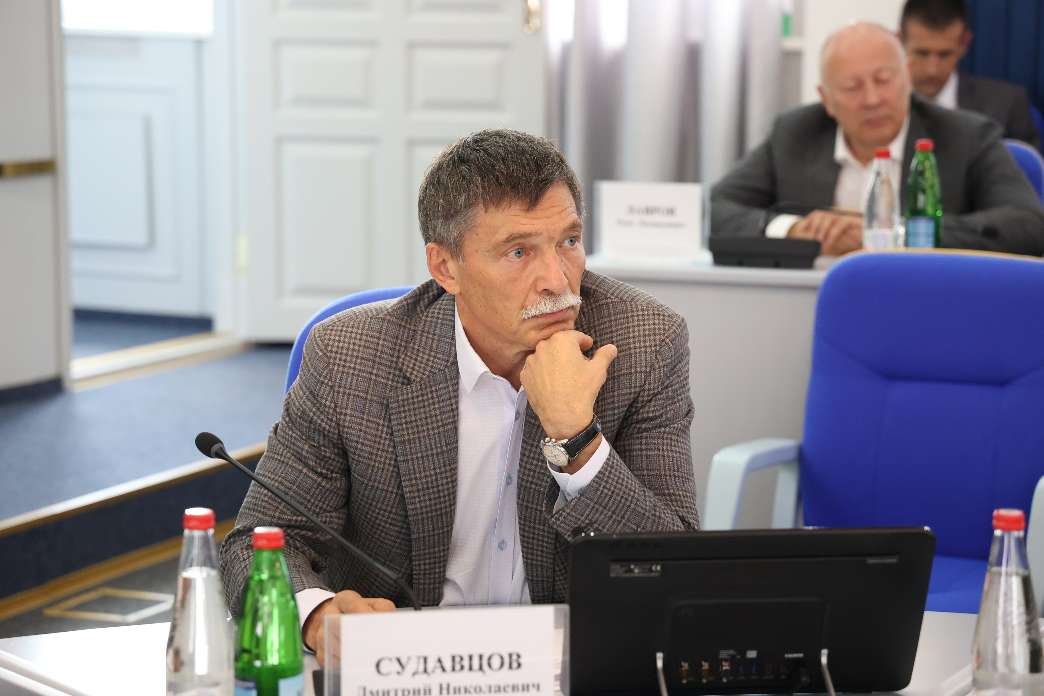Николай Великдань нацелил депутатов принять участие в предуборочных совещаниях